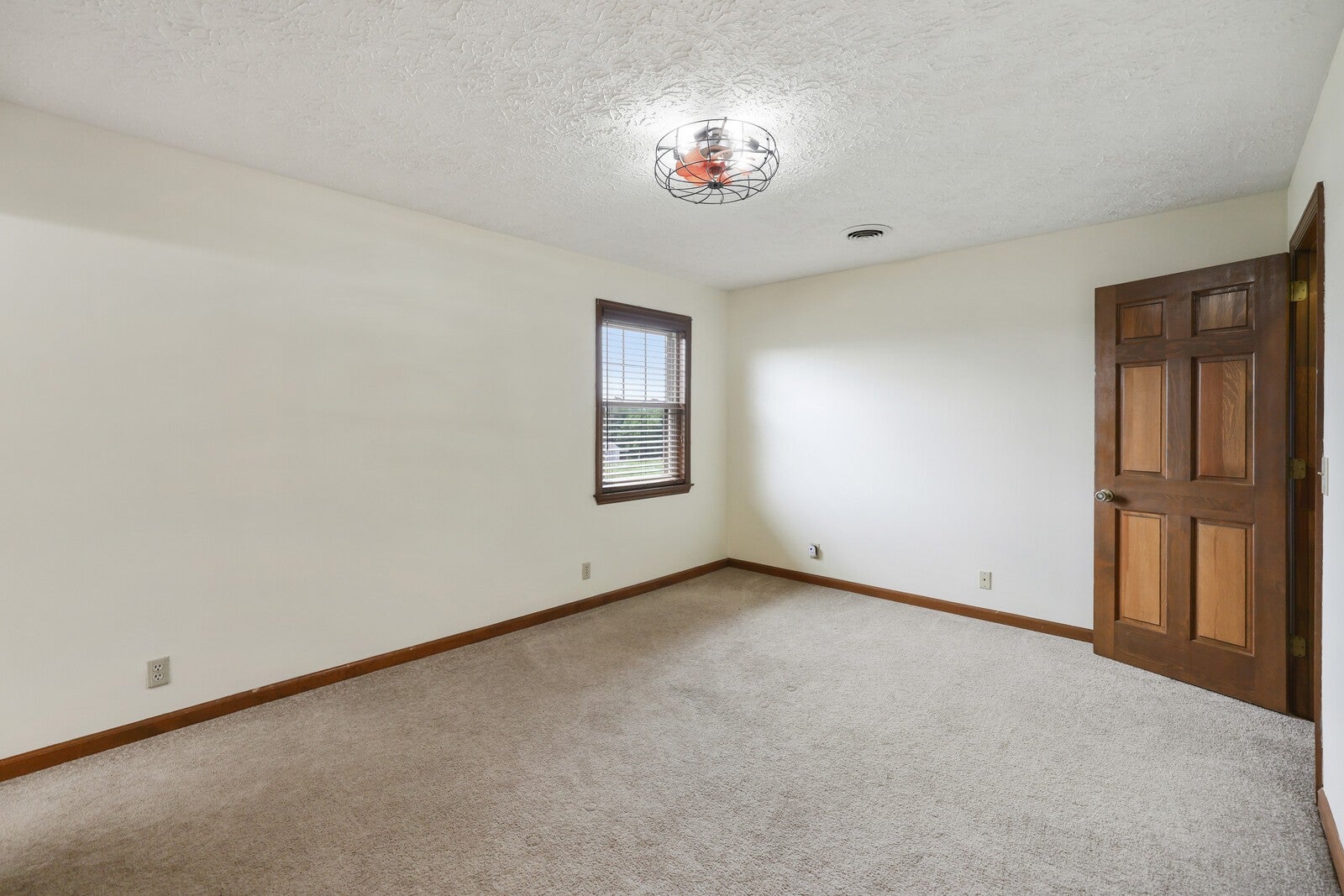 Goodlettsville, Tennessee, 37072, United States, 4 Bedrooms Bedrooms, ,4 BathroomsBathrooms,Residential,Active,1853351