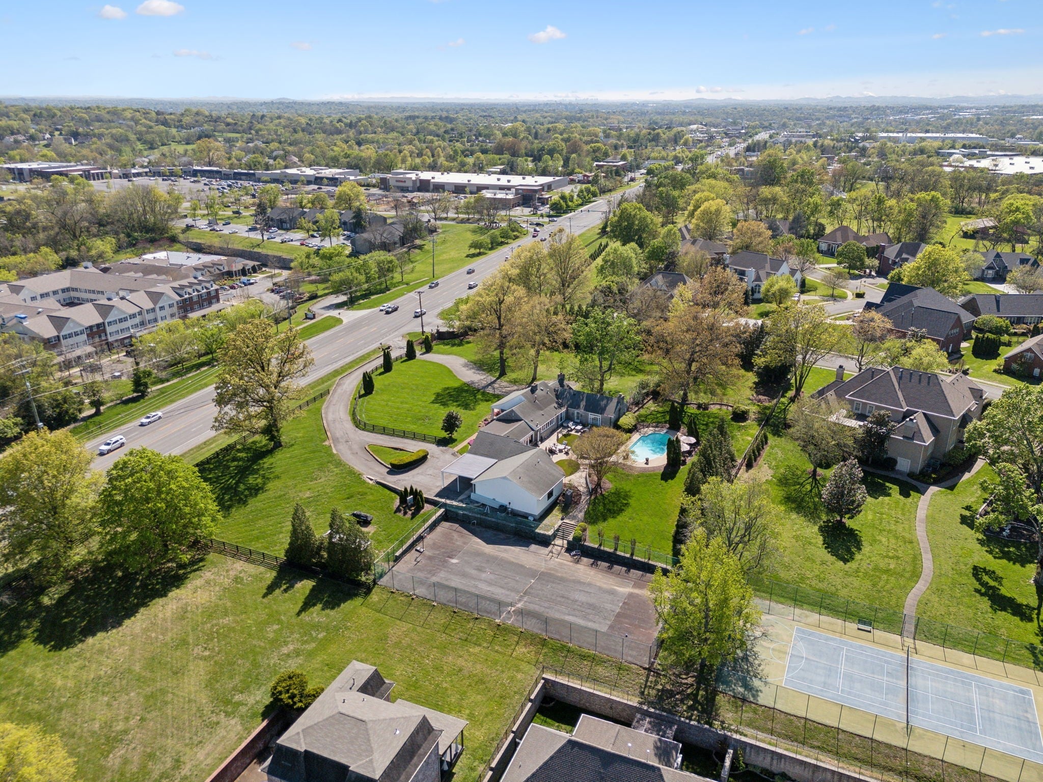 Hendersonville, Tennessee, 37075, United States, 4 Bedrooms Bedrooms, ,4 BathroomsBathrooms,Residential,Active,1889035