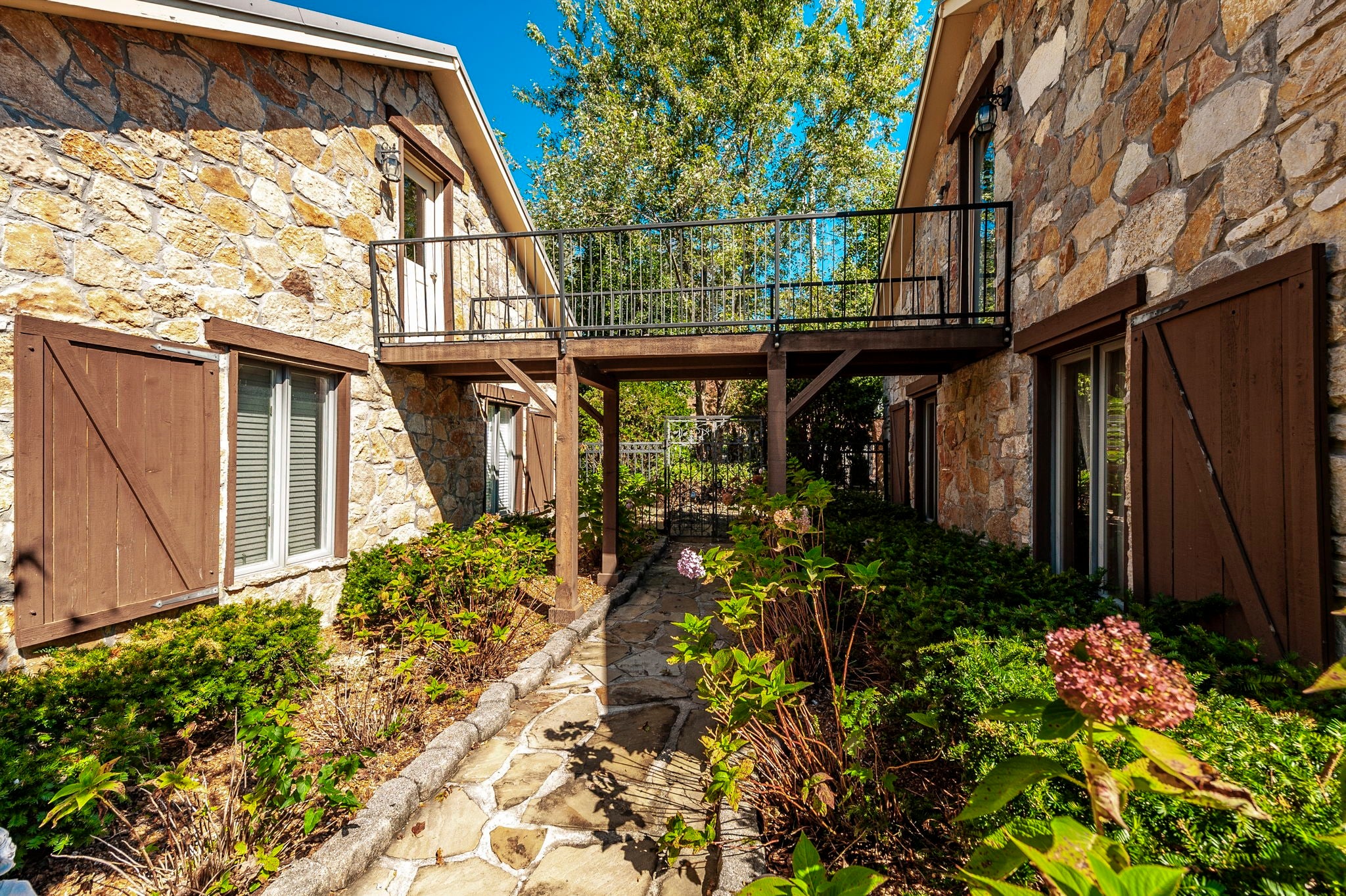 Hendersonville, Tennessee, 37075, United States, 4 Bedrooms Bedrooms, ,4 BathroomsBathrooms,Residential,Active,1959950