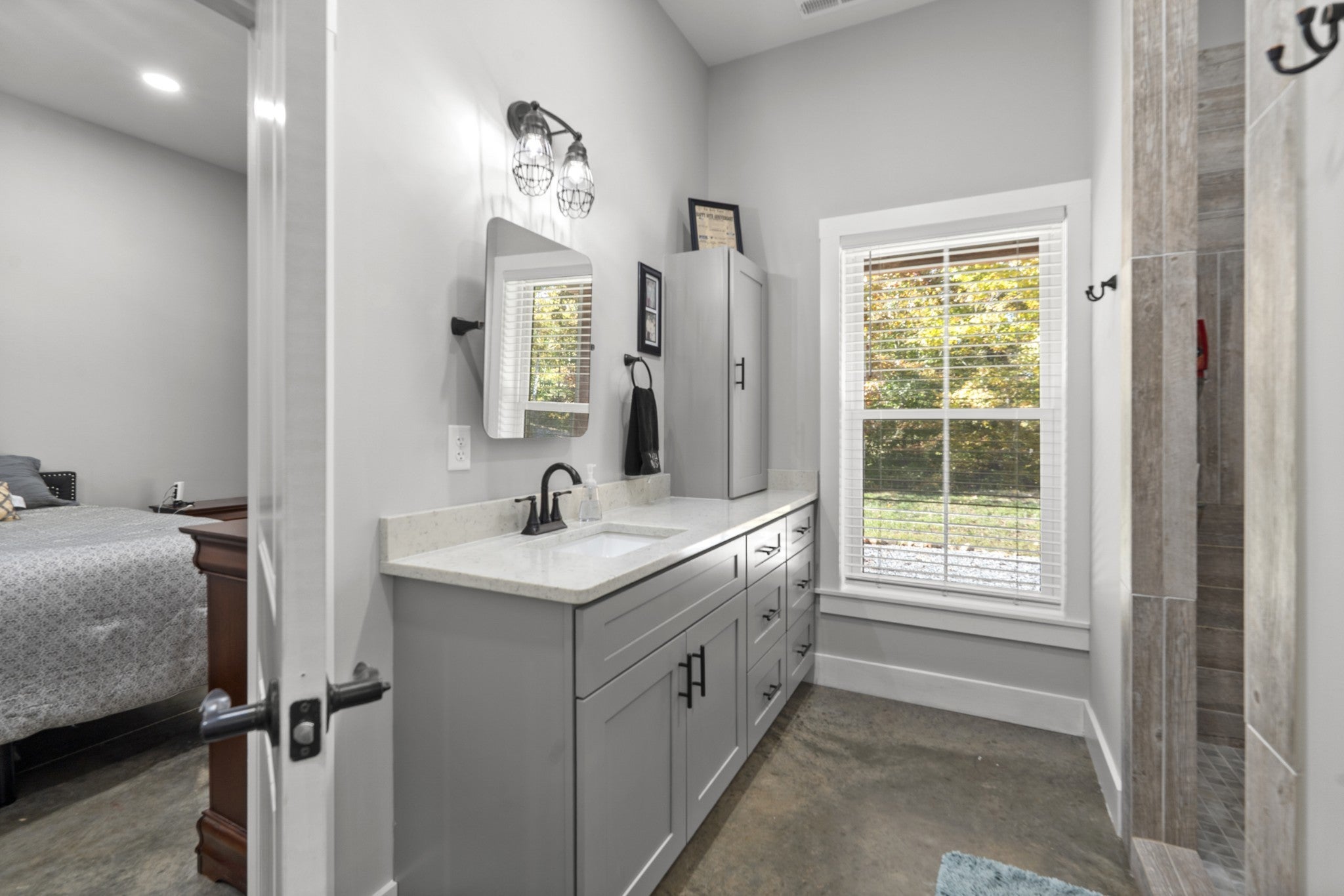 Centerville, Tennessee, 37033, United States, 3 Bedrooms Bedrooms, ,3 BathroomsBathrooms,Residential,Active,2007309