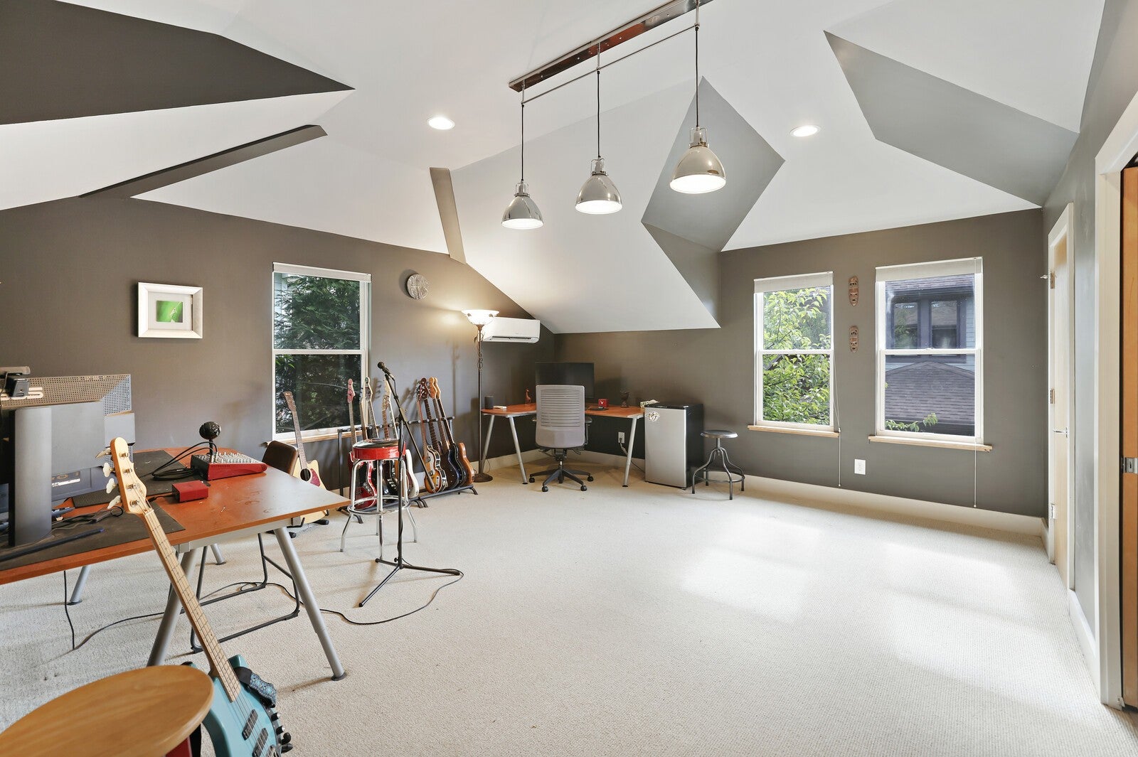 Nashville, Tennessee, 37206, United States, 4 Bedrooms Bedrooms, ,3 BathroomsBathrooms,Residential,Active,1969649