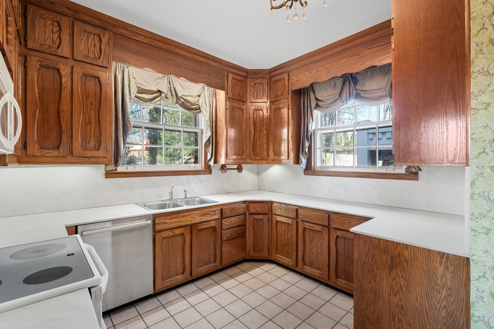 Nashville, Tennessee, 37215, United States, 4 Bedrooms Bedrooms, ,3 BathroomsBathrooms,Residential,Active,1997588