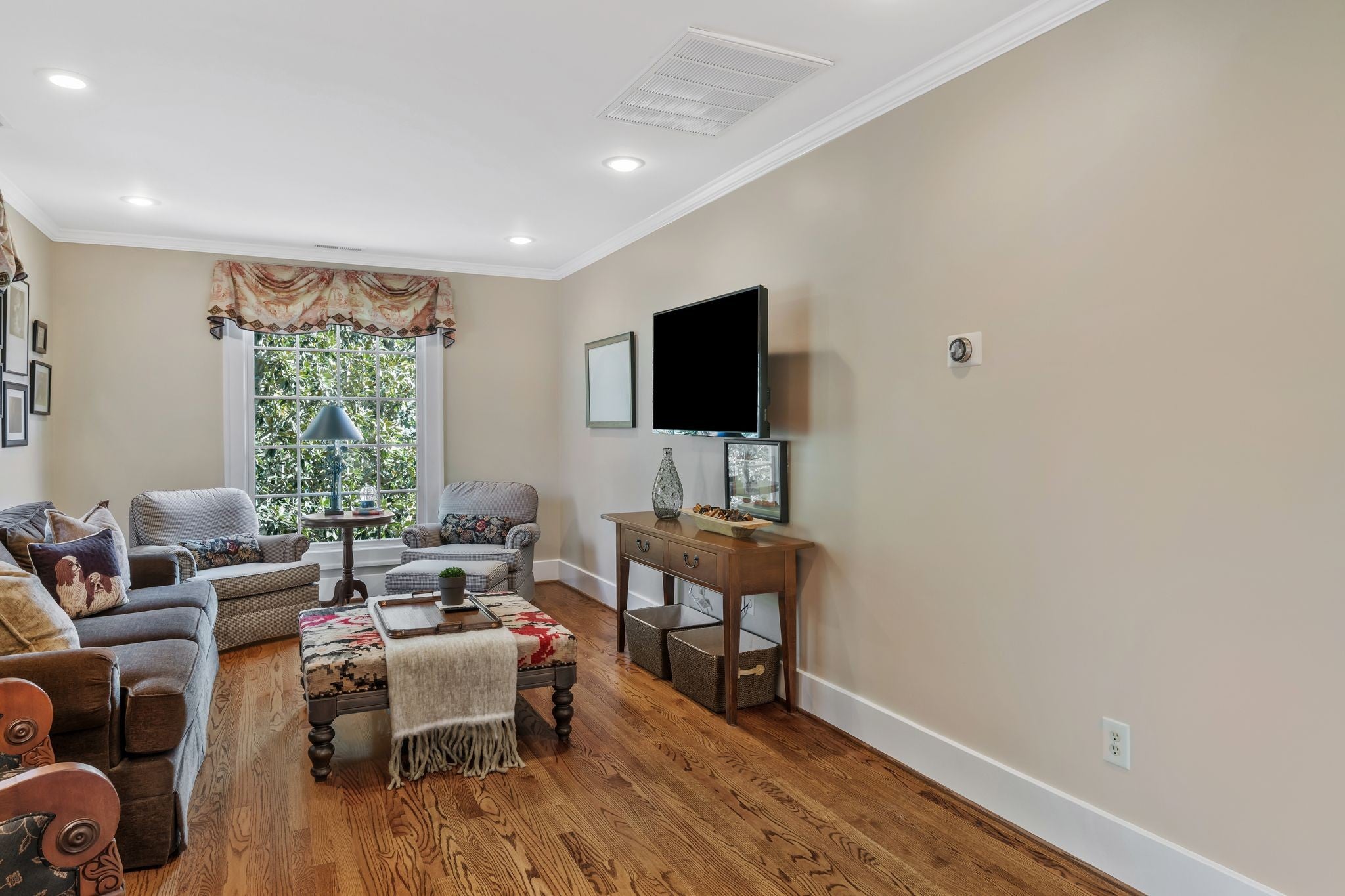 Nashville, Tennessee, 37215, United States, 4 Bedrooms Bedrooms, ,5 BathroomsBathrooms,Residential,Active,1988489