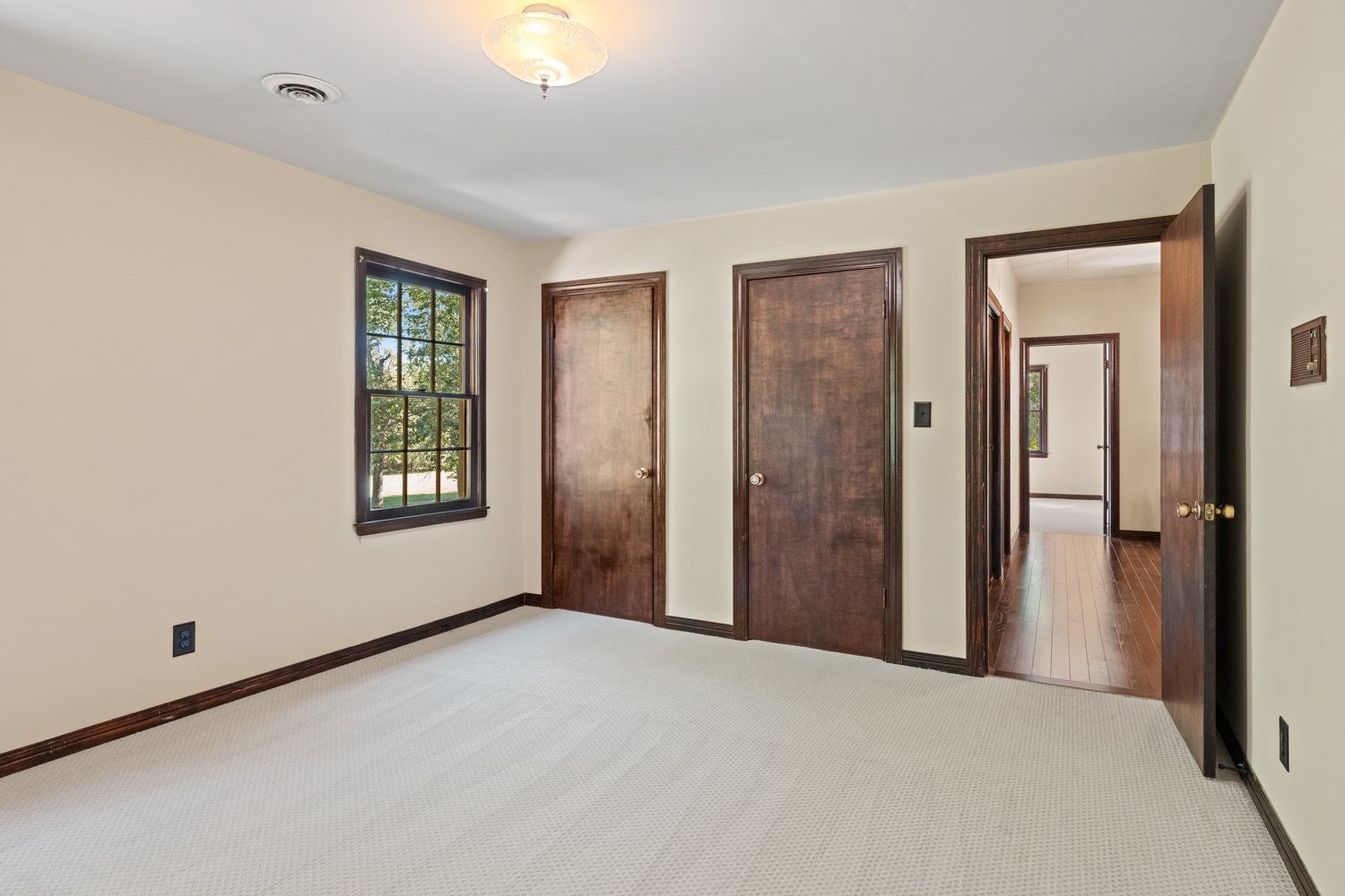 Columbia, Tennessee, 38401, United States, 4 Bedrooms Bedrooms, ,3 BathroomsBathrooms,Residential,Active,1963382