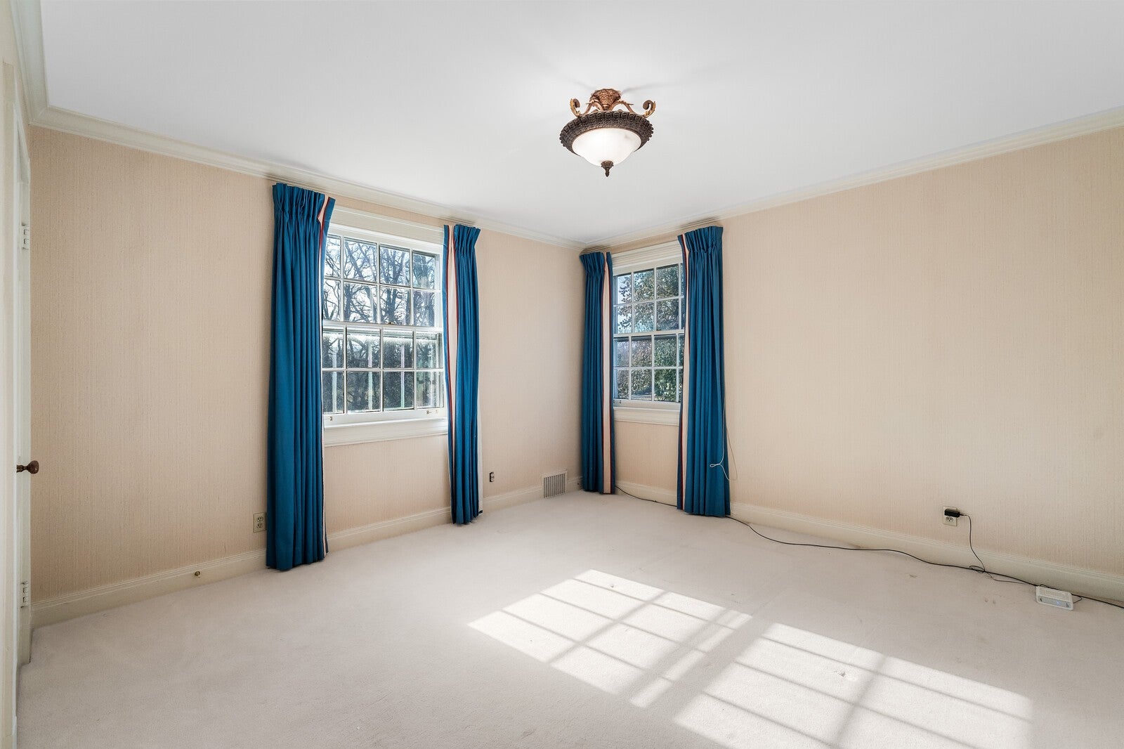 Nashville, Tennessee, 37215, United States, 4 Bedrooms Bedrooms, ,3 BathroomsBathrooms,Residential,Active,1997588