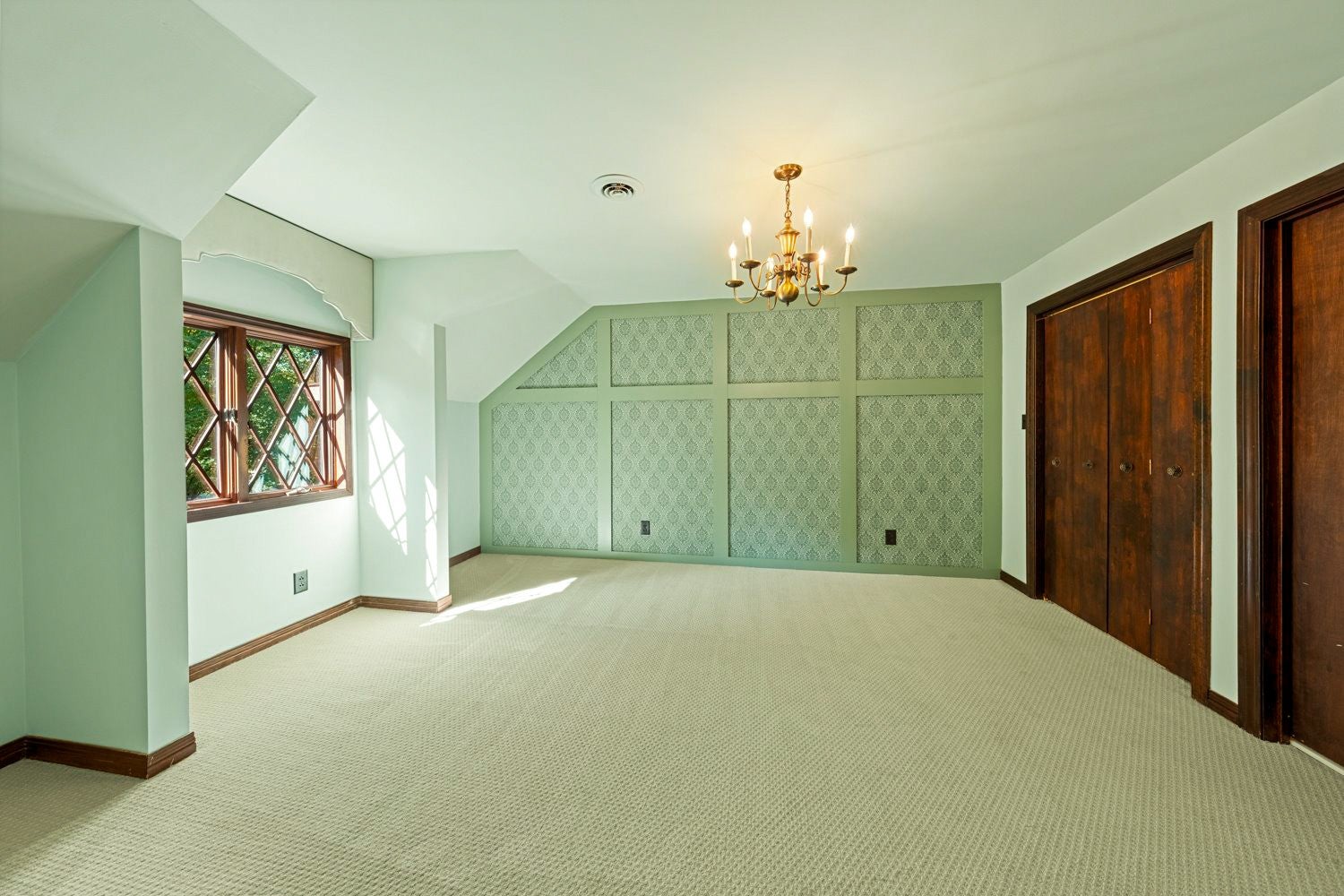 Columbia, Tennessee, 38401, United States, 4 Bedrooms Bedrooms, ,3 BathroomsBathrooms,Residential,Active,1963382