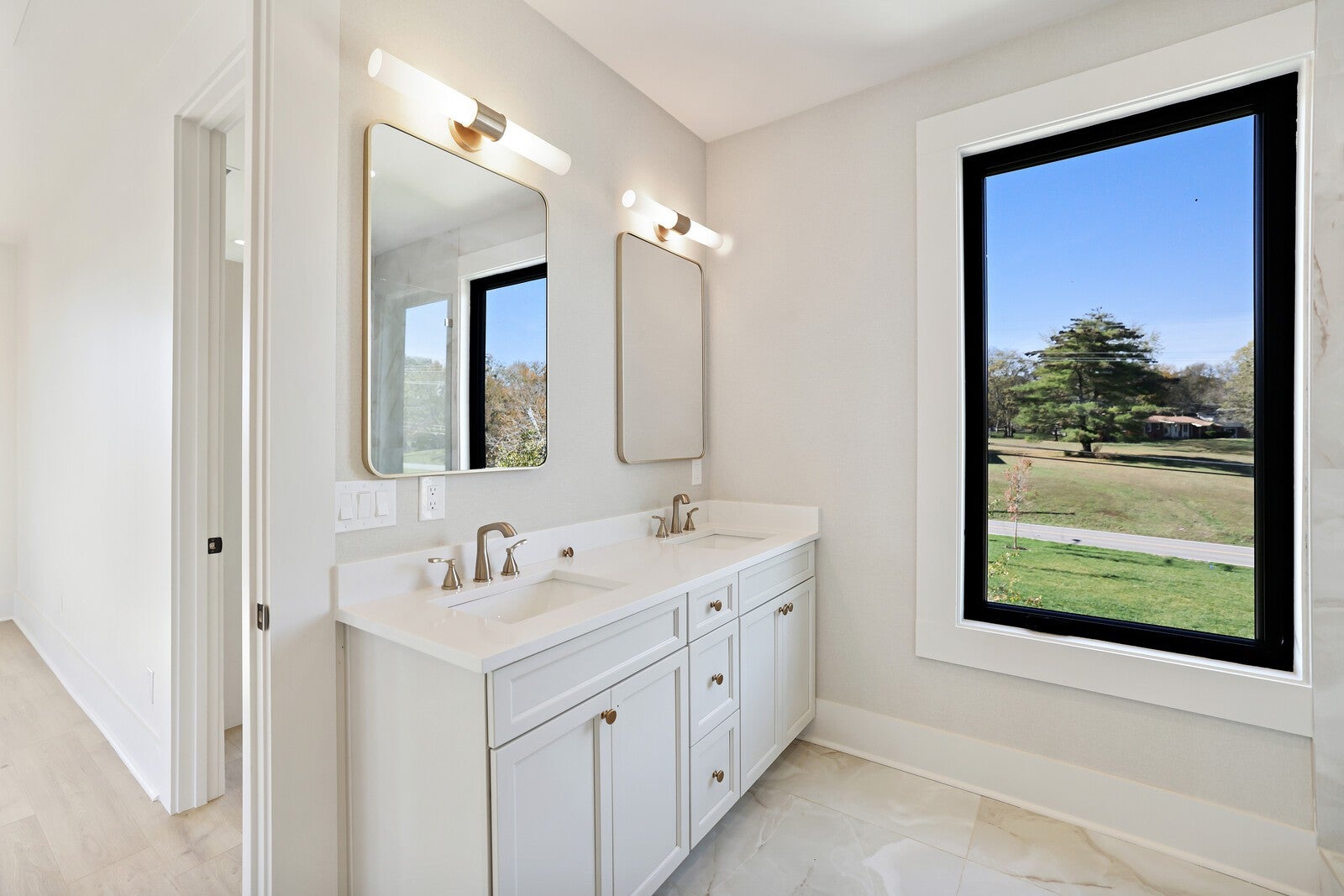 Hendersonville, Tennessee, 37075, United States, 5 Bedrooms Bedrooms, ,5 BathroomsBathrooms,Residential,Active,1988446