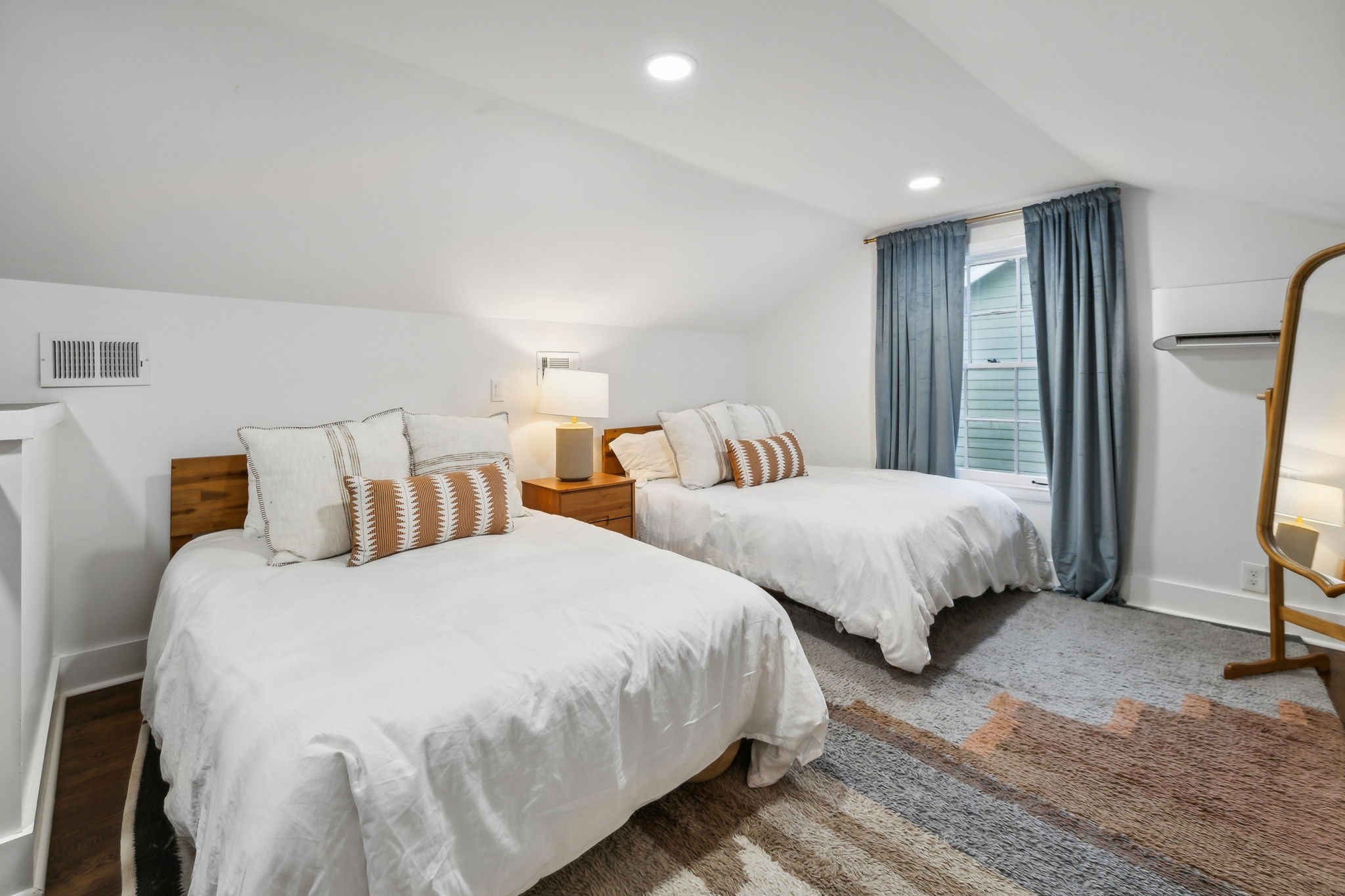 Nashville, Tennessee, 37206, United States, 3 Bedrooms Bedrooms, ,2 BathroomsBathrooms,Residential,Active,1912805