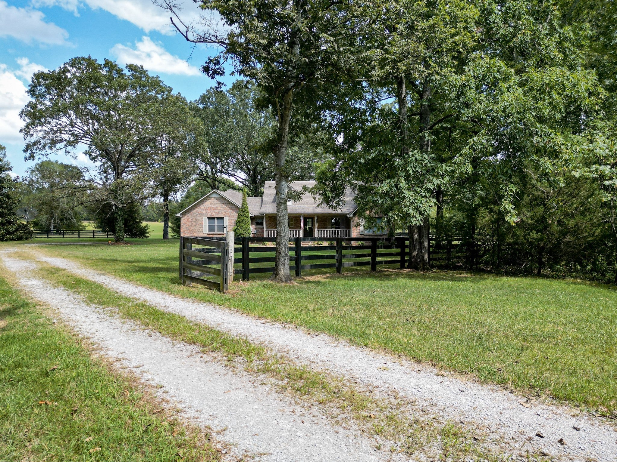 Columbia, Tennessee, 38401, United States, 3 Bedrooms Bedrooms, ,3 BathroomsBathrooms,Residential,Active,1936631