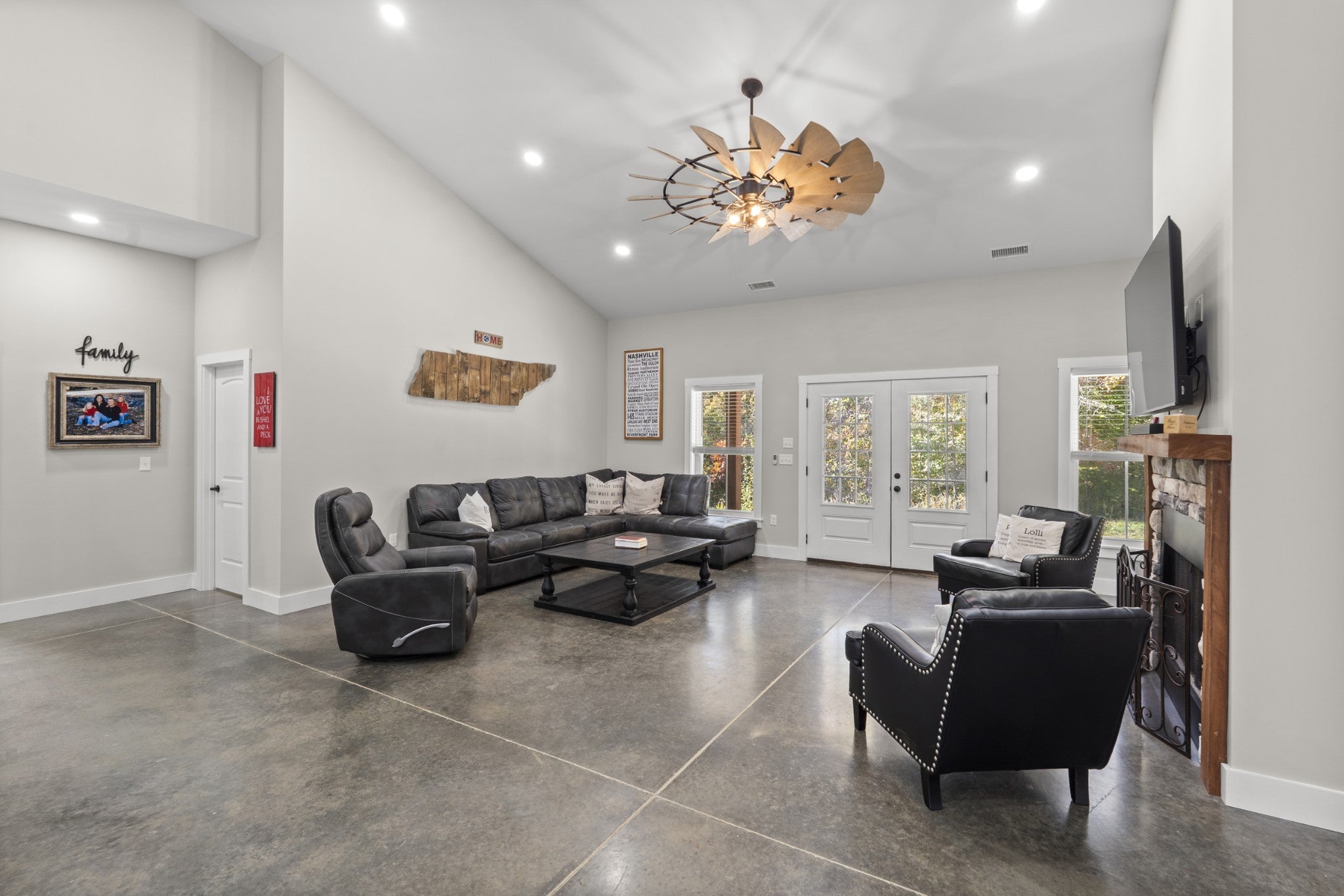 Centerville, Tennessee, 37033, United States, 3 Bedrooms Bedrooms, ,3 BathroomsBathrooms,Residential,Active,2007309