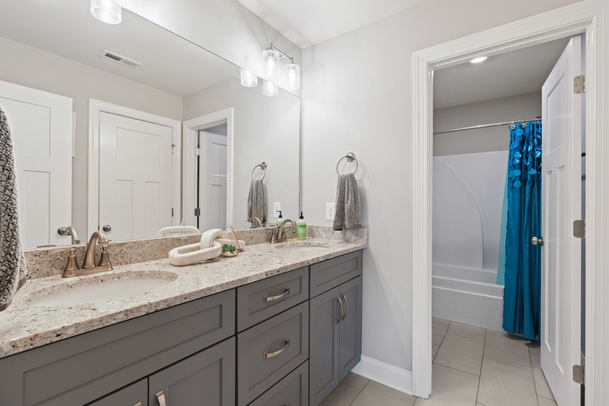 Lebanon, Tennessee, 37087, United States, 4 Bedrooms Bedrooms, ,3 BathroomsBathrooms,Residential,Contingent,2007216