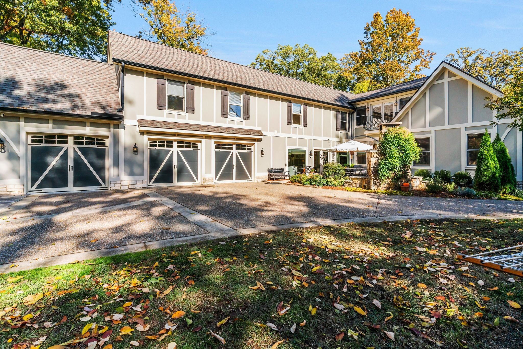 Nashville, Tennessee, 37215, United States, 4 Bedrooms Bedrooms, ,5 BathroomsBathrooms,Residential,Active,1988489