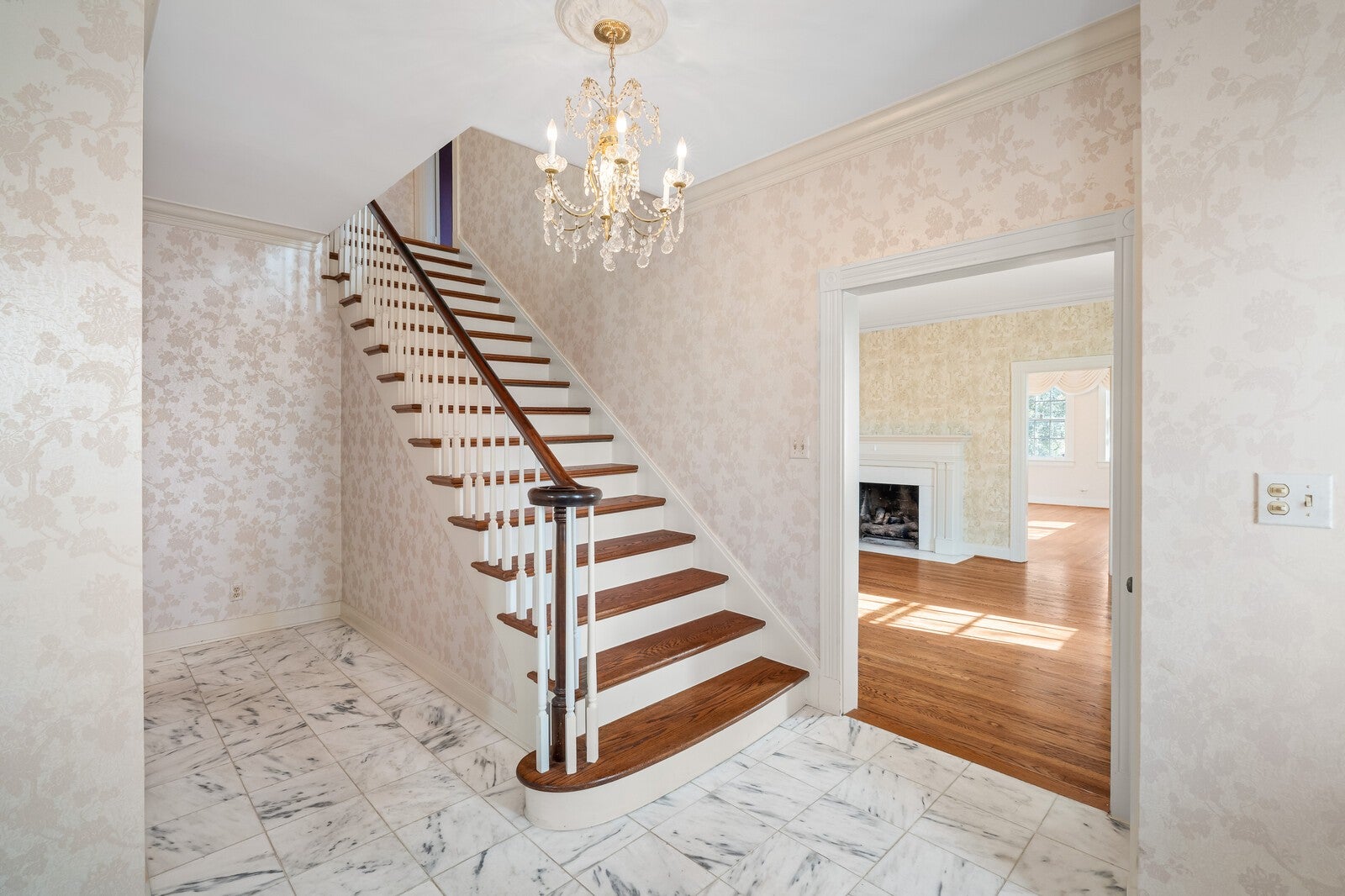 Nashville, Tennessee, 37215, United States, 4 Bedrooms Bedrooms, ,3 BathroomsBathrooms,Residential,Active,1997588