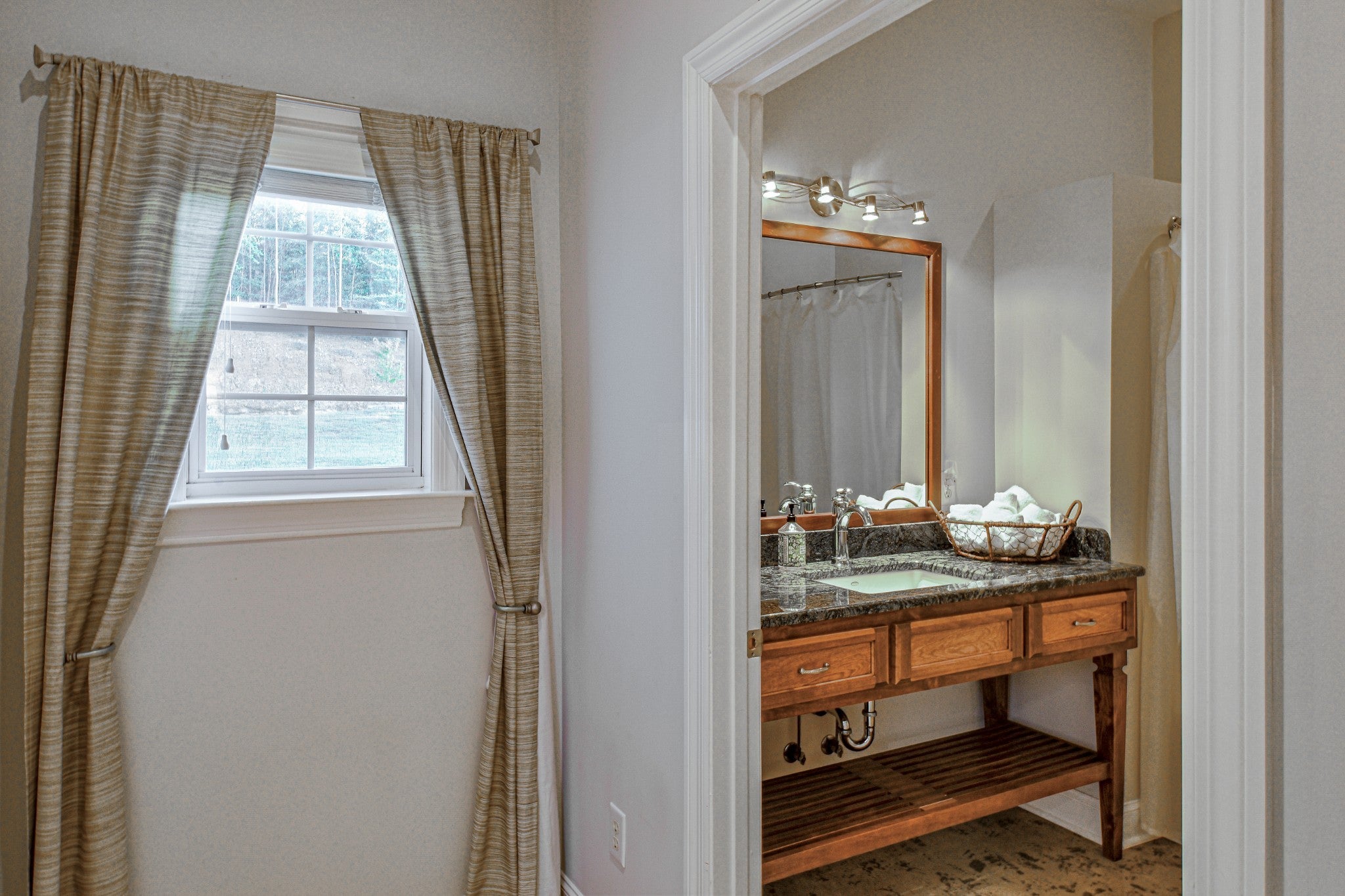 Hohenwald, Tennessee, 38462, United States, 6 Bedrooms Bedrooms, ,3 BathroomsBathrooms,Residential,Active,1964507