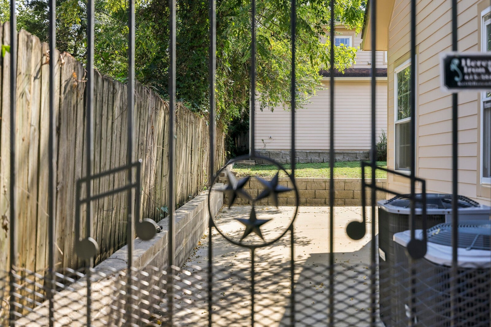 Nashville, Tennessee, 37212, United States, 4 Bedrooms Bedrooms, ,4 BathroomsBathrooms,Residential,Active,1999175