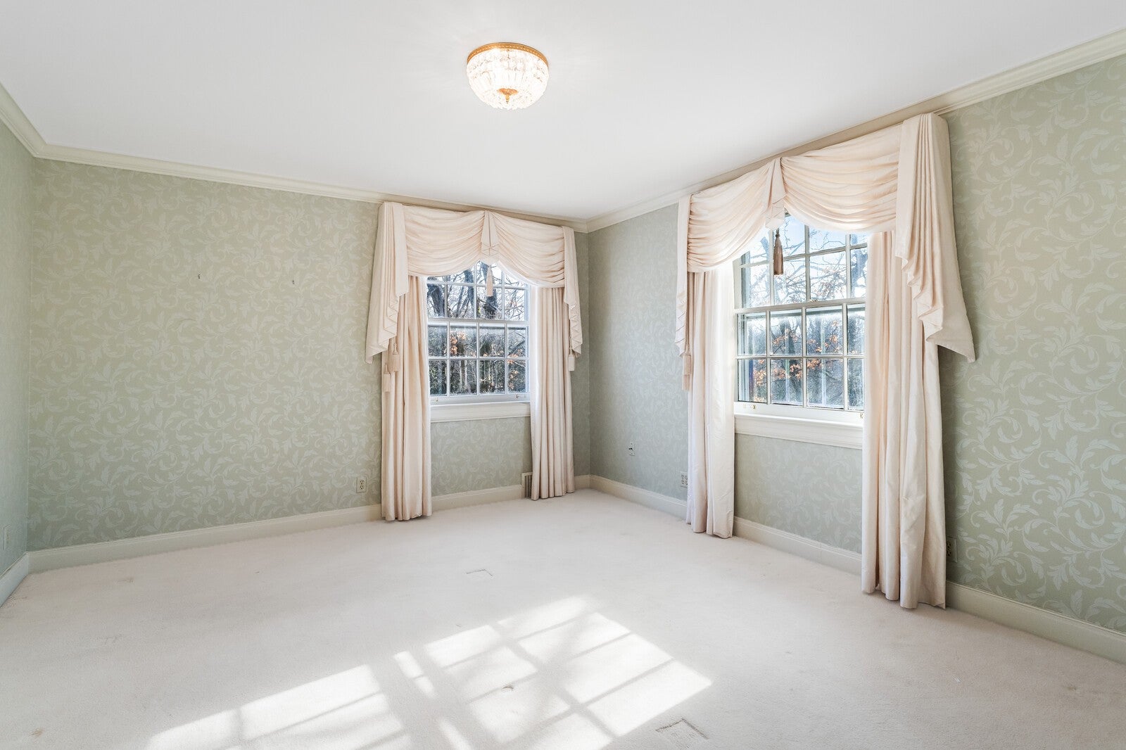 Nashville, Tennessee, 37215, United States, 4 Bedrooms Bedrooms, ,3 BathroomsBathrooms,Residential,Active,1997588