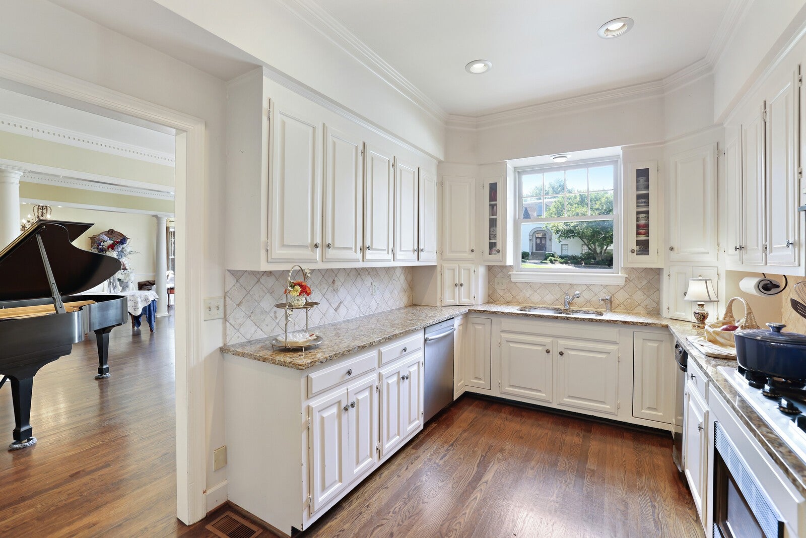 Nashville, Tennessee, 37205, United States, 4 Bedrooms Bedrooms, ,4 BathroomsBathrooms,Residential,Active,1953261