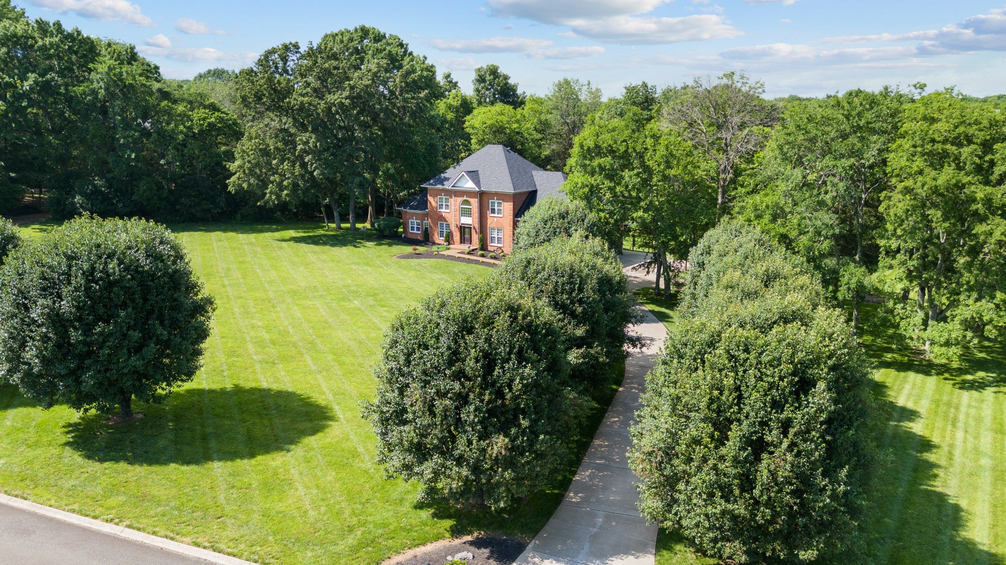Gallatin, Tennessee, 37066, United States, 4 Bedrooms Bedrooms, ,5 BathroomsBathrooms,Residential,Active,1834473