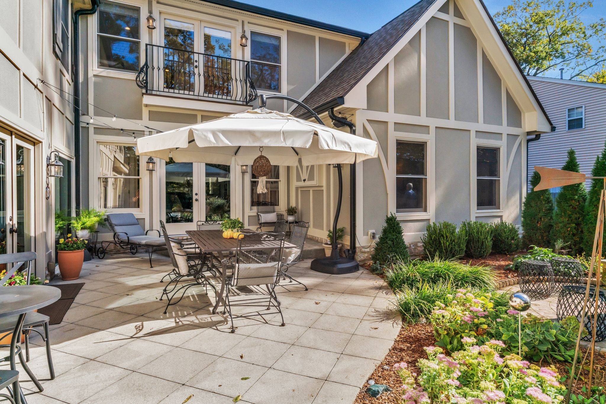 Nashville, Tennessee, 37215, United States, 4 Bedrooms Bedrooms, ,5 BathroomsBathrooms,Residential,Active,1988489