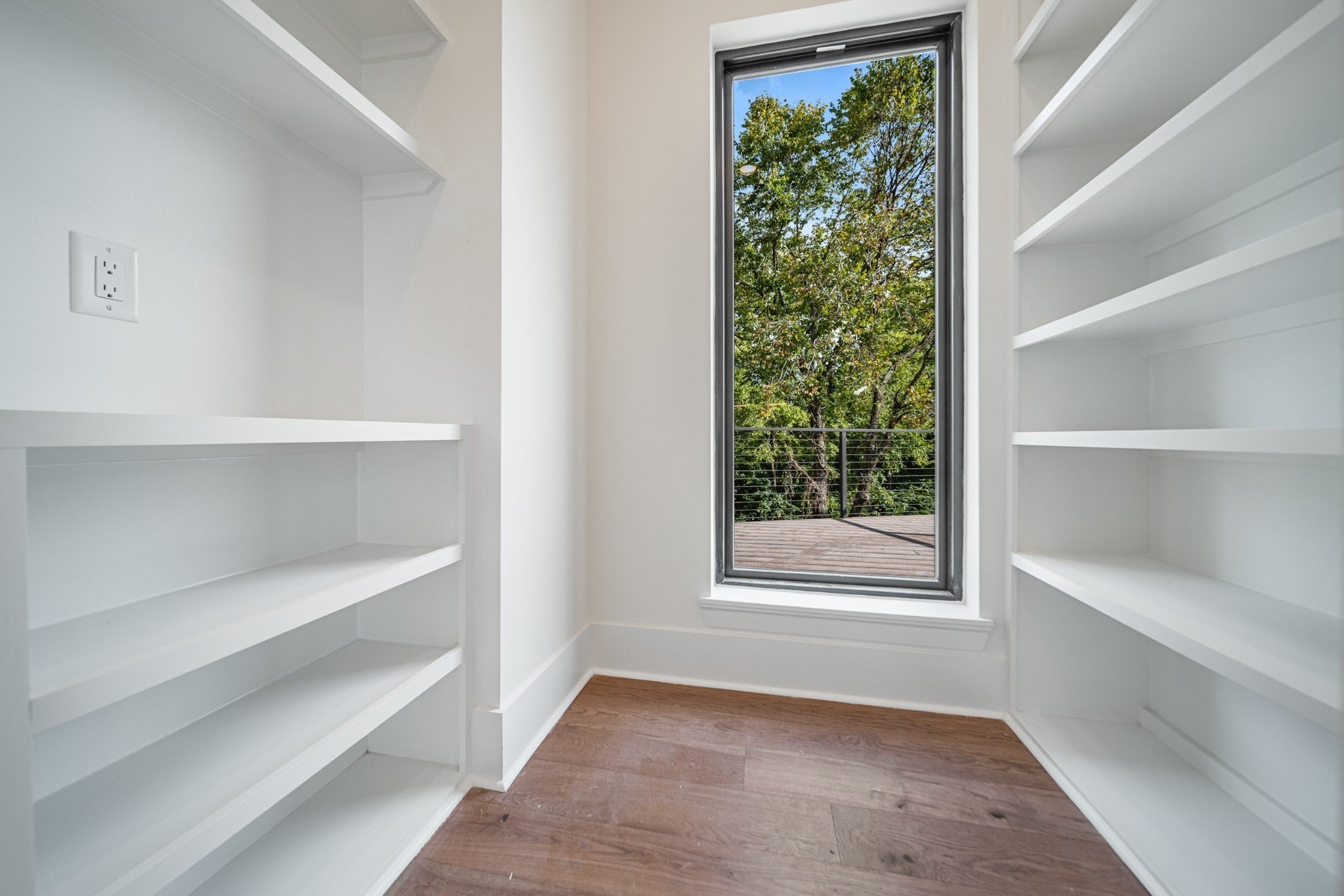 Nashville, Tennessee, 37209, United States, 4 Bedrooms Bedrooms, ,5 BathroomsBathrooms,Residential,Active,2007985