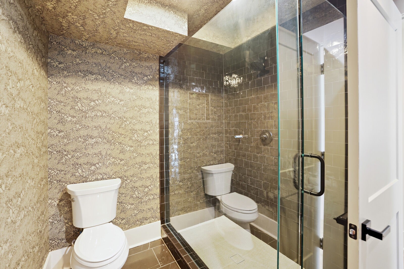 Hendersonville, Tennessee, 37075, United States, 5 Bedrooms Bedrooms, ,5 BathroomsBathrooms,Residential,Active,1988446