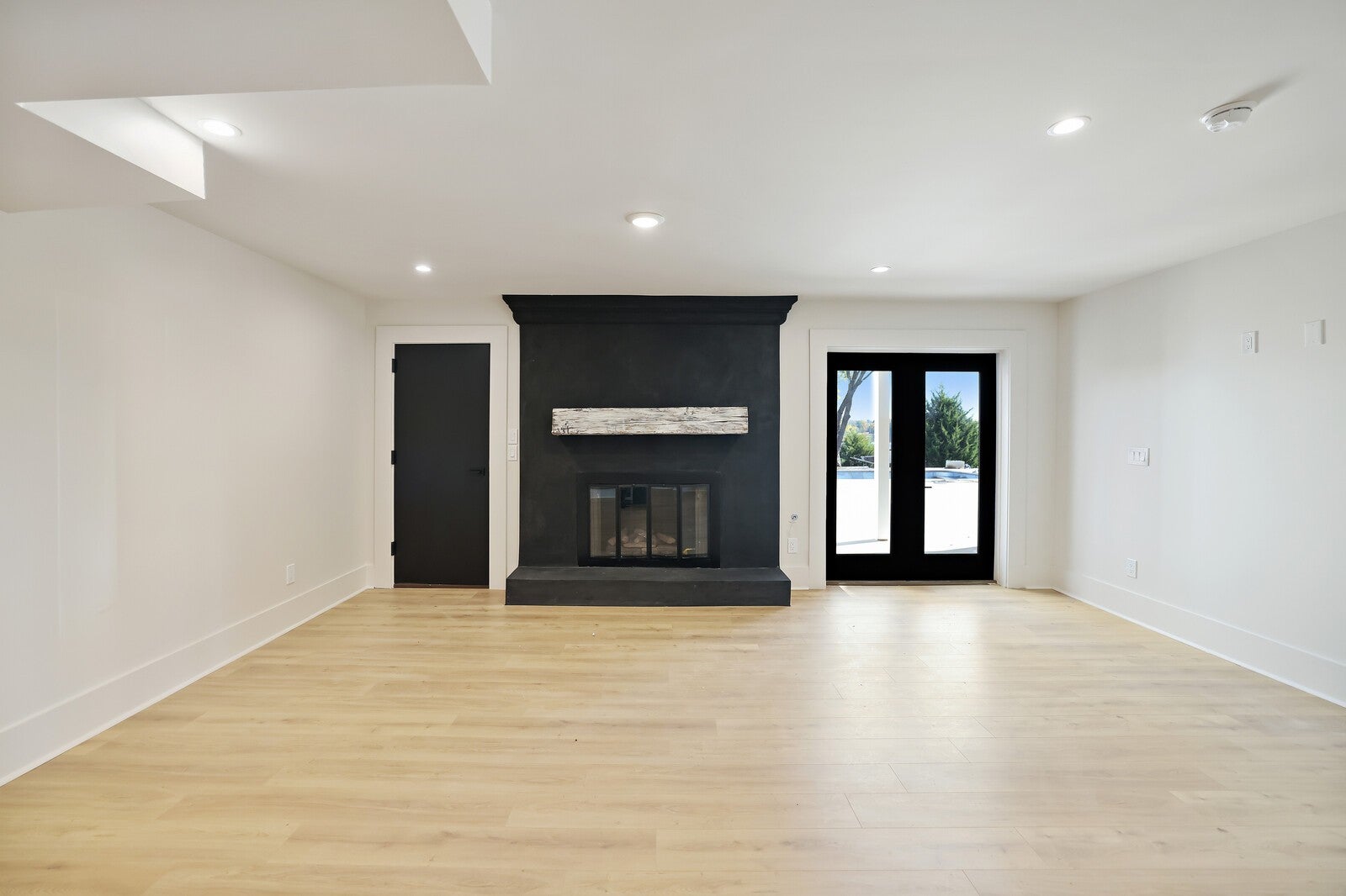 Hendersonville, Tennessee, 37075, United States, 5 Bedrooms Bedrooms, ,5 BathroomsBathrooms,Residential,Active,1988446