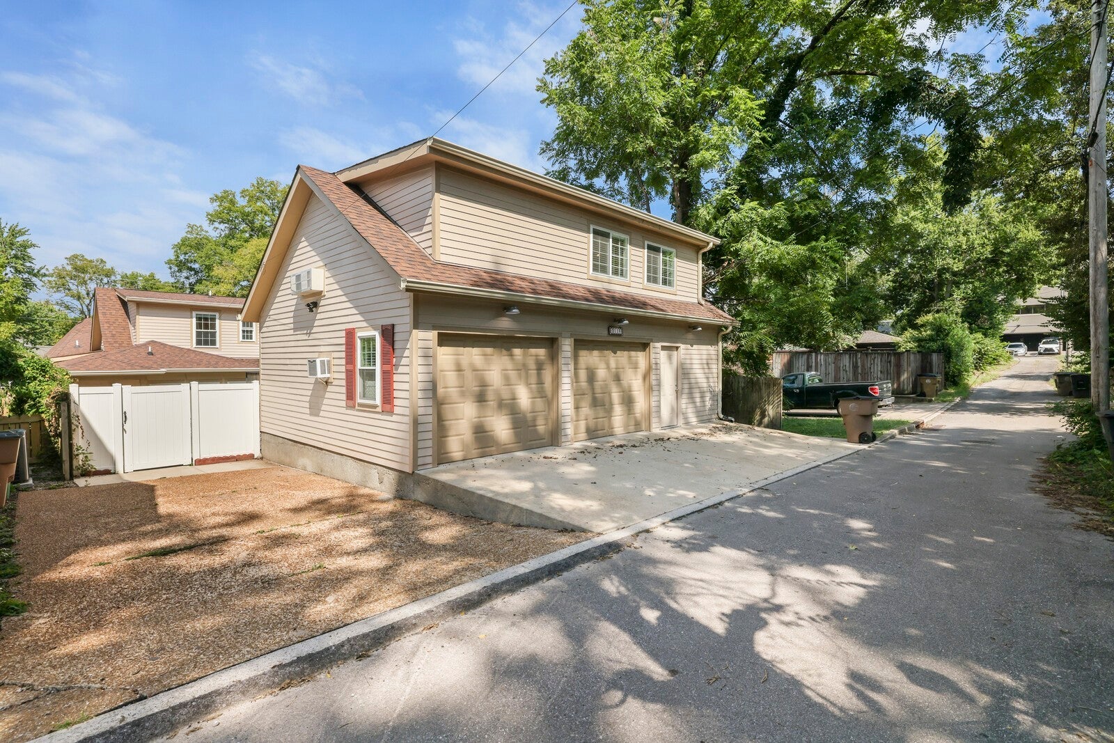 Nashville, Tennessee, 37212, United States, 4 Bedrooms Bedrooms, ,4 BathroomsBathrooms,Residential,Active,1999175