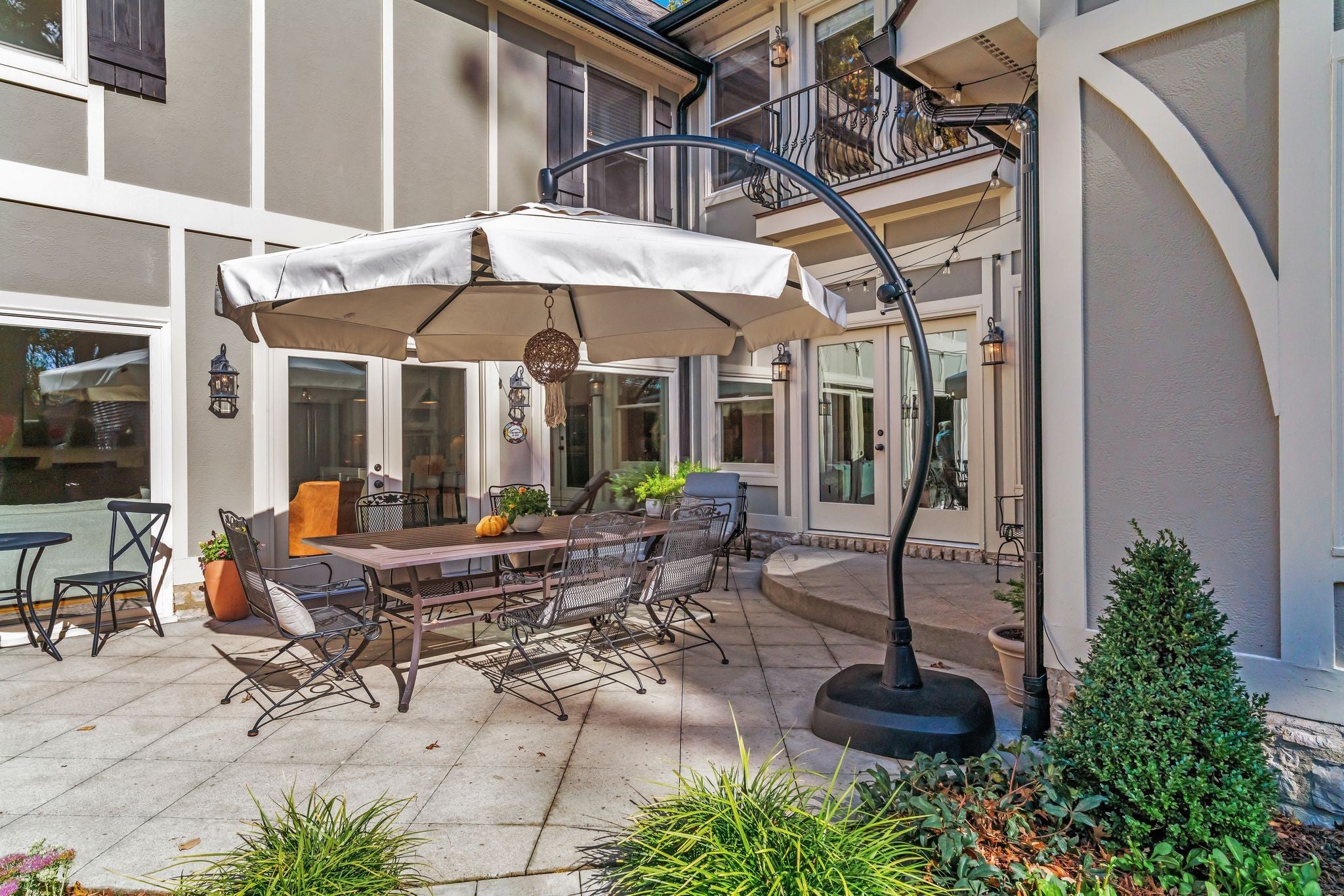 Nashville, Tennessee, 37215, United States, 4 Bedrooms Bedrooms, ,5 BathroomsBathrooms,Residential,Active,1988489