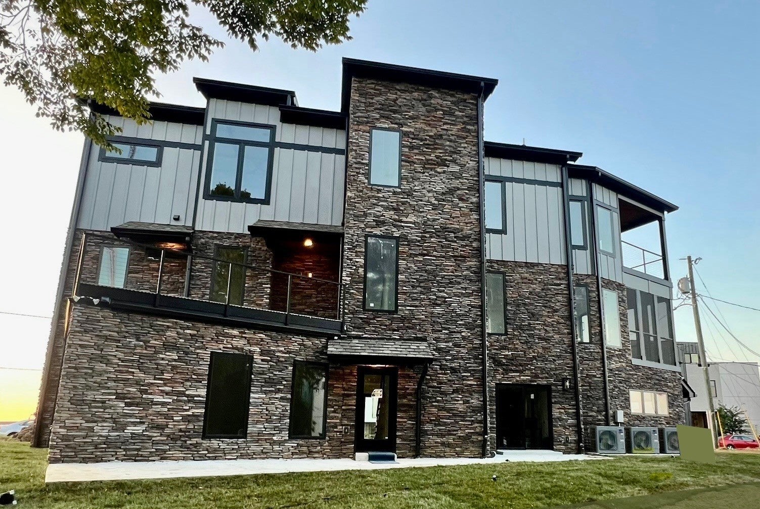 Nashville, Tennessee, 37209, United States, 4 Bedrooms Bedrooms, ,5 BathroomsBathrooms,Residential,Active,2007985