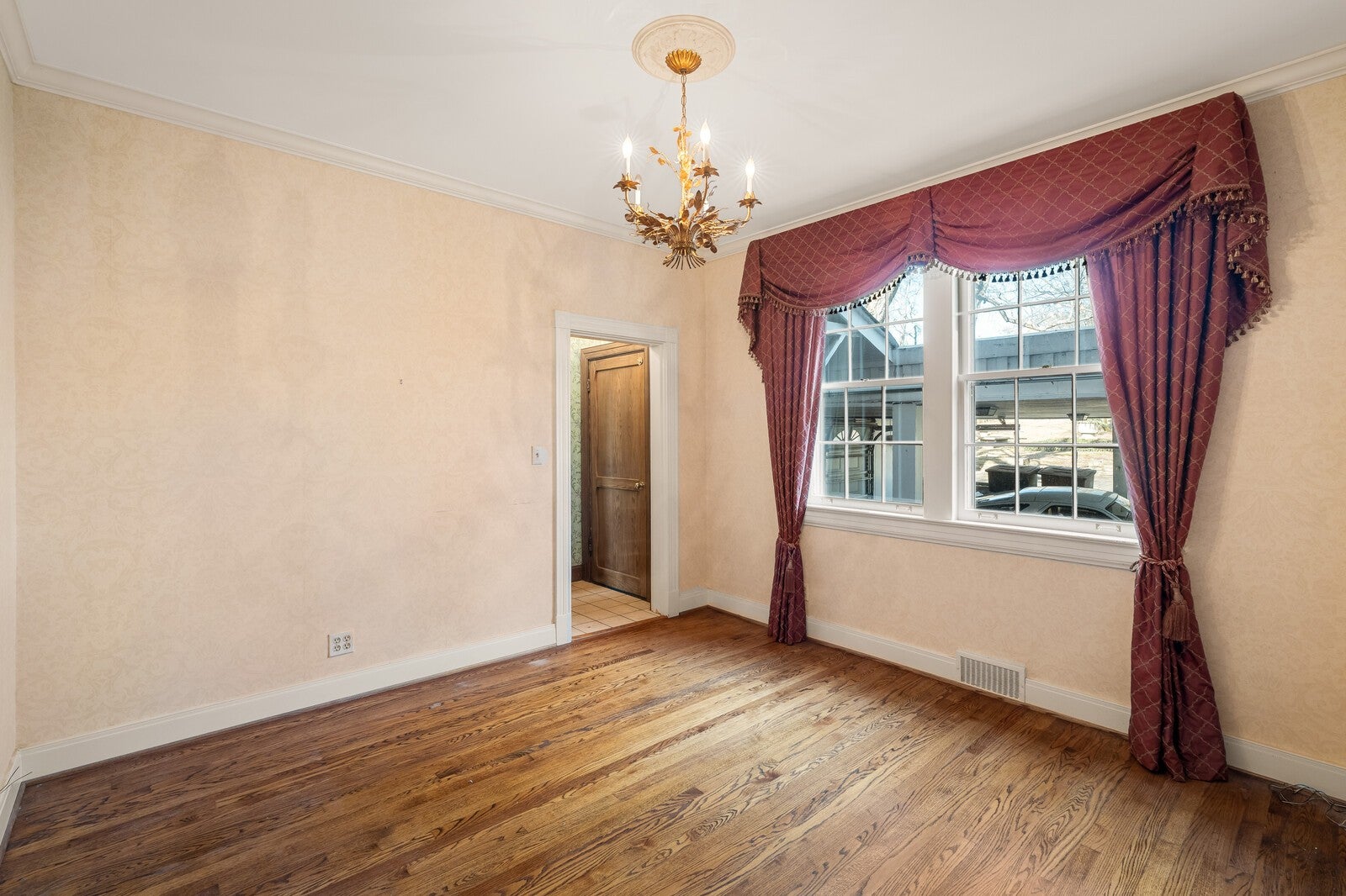 Nashville, Tennessee, 37215, United States, 4 Bedrooms Bedrooms, ,3 BathroomsBathrooms,Residential,Active,1997588