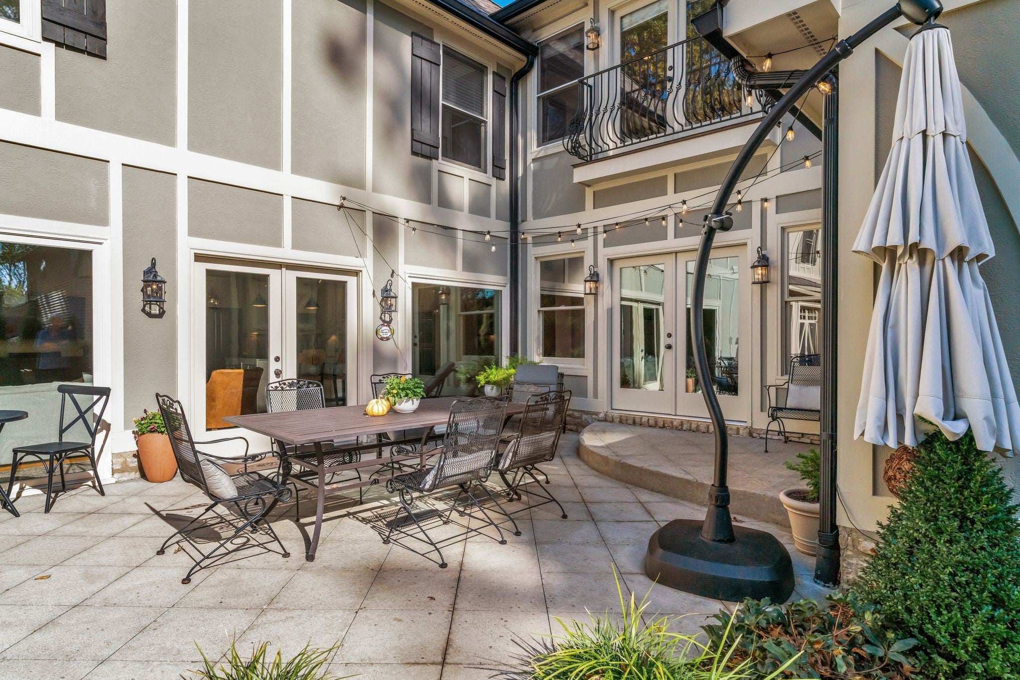 Nashville, Tennessee, 37215, United States, 4 Bedrooms Bedrooms, ,5 BathroomsBathrooms,Residential,Active,1988489