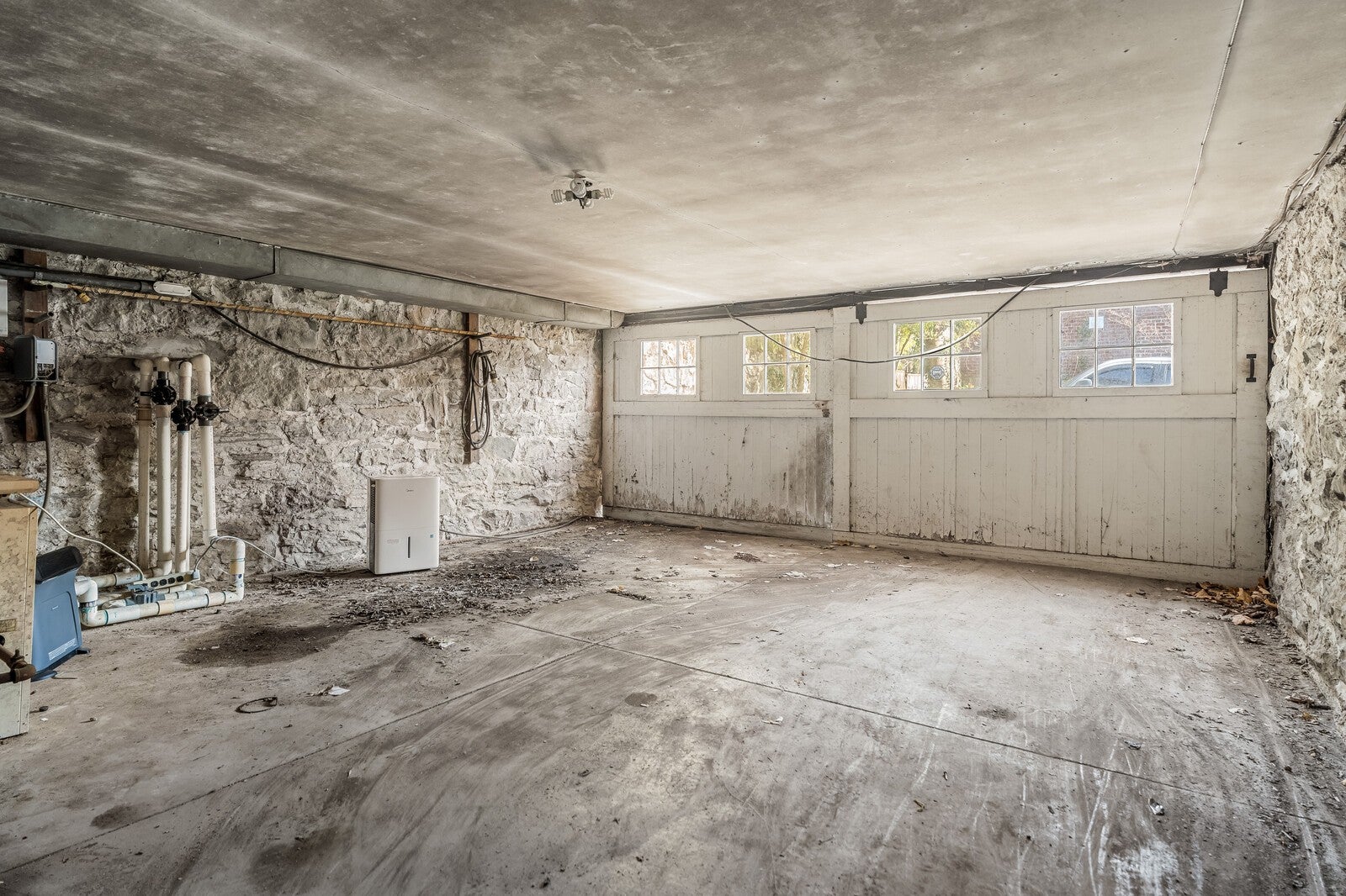 Nashville, Tennessee, 37215, United States, 4 Bedrooms Bedrooms, ,3 BathroomsBathrooms,Residential,Active,1997588