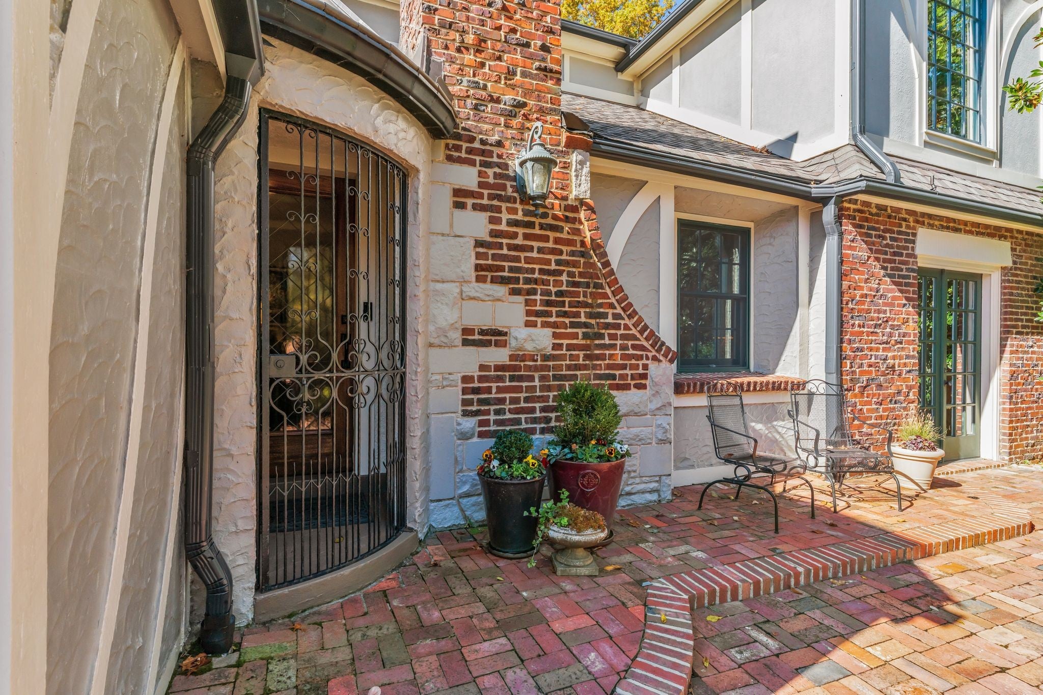 Nashville, Tennessee, 37215, United States, 4 Bedrooms Bedrooms, ,5 BathroomsBathrooms,Residential,Active,1988489