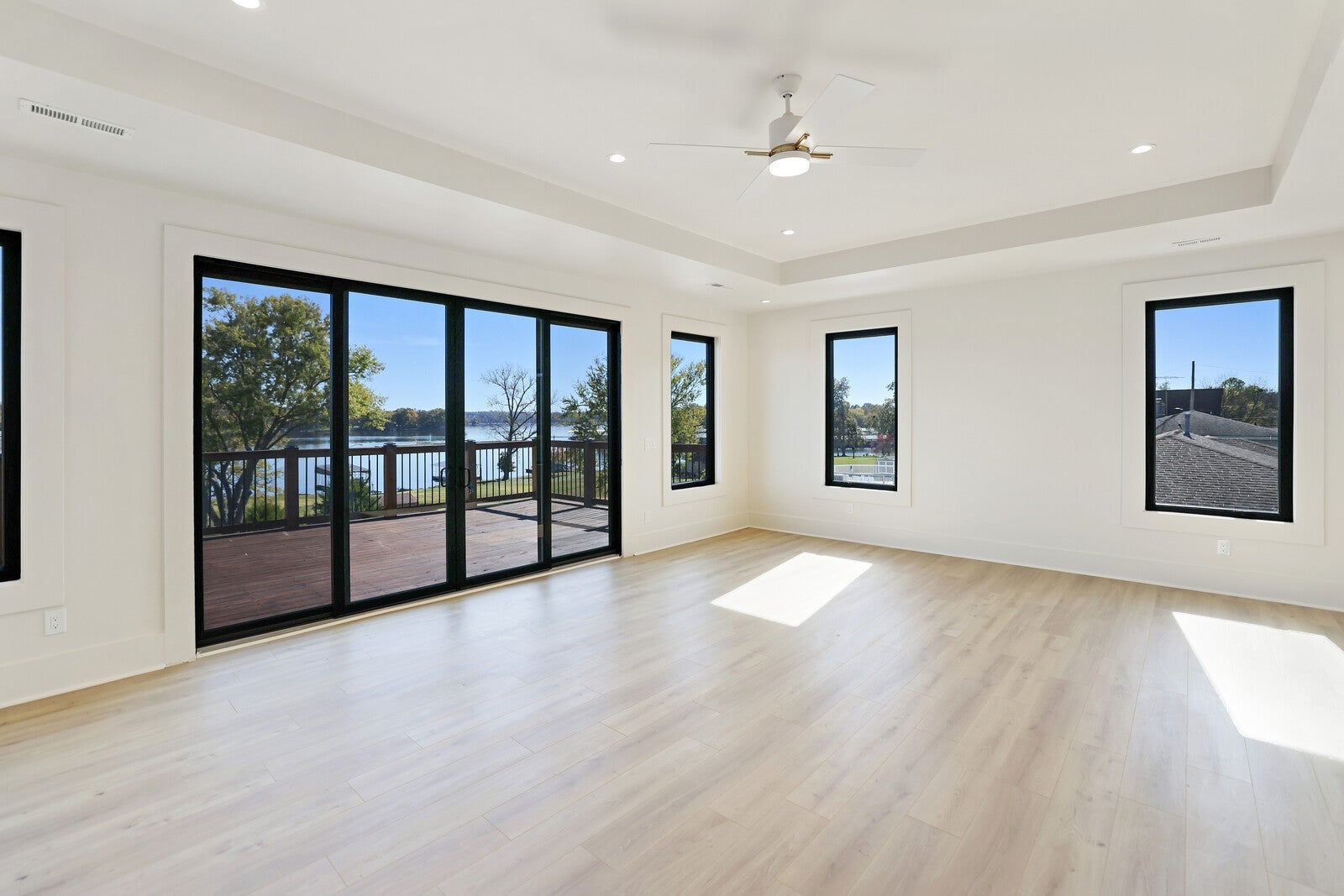 Hendersonville, Tennessee, 37075, United States, 5 Bedrooms Bedrooms, ,5 BathroomsBathrooms,Residential,Active,1988446