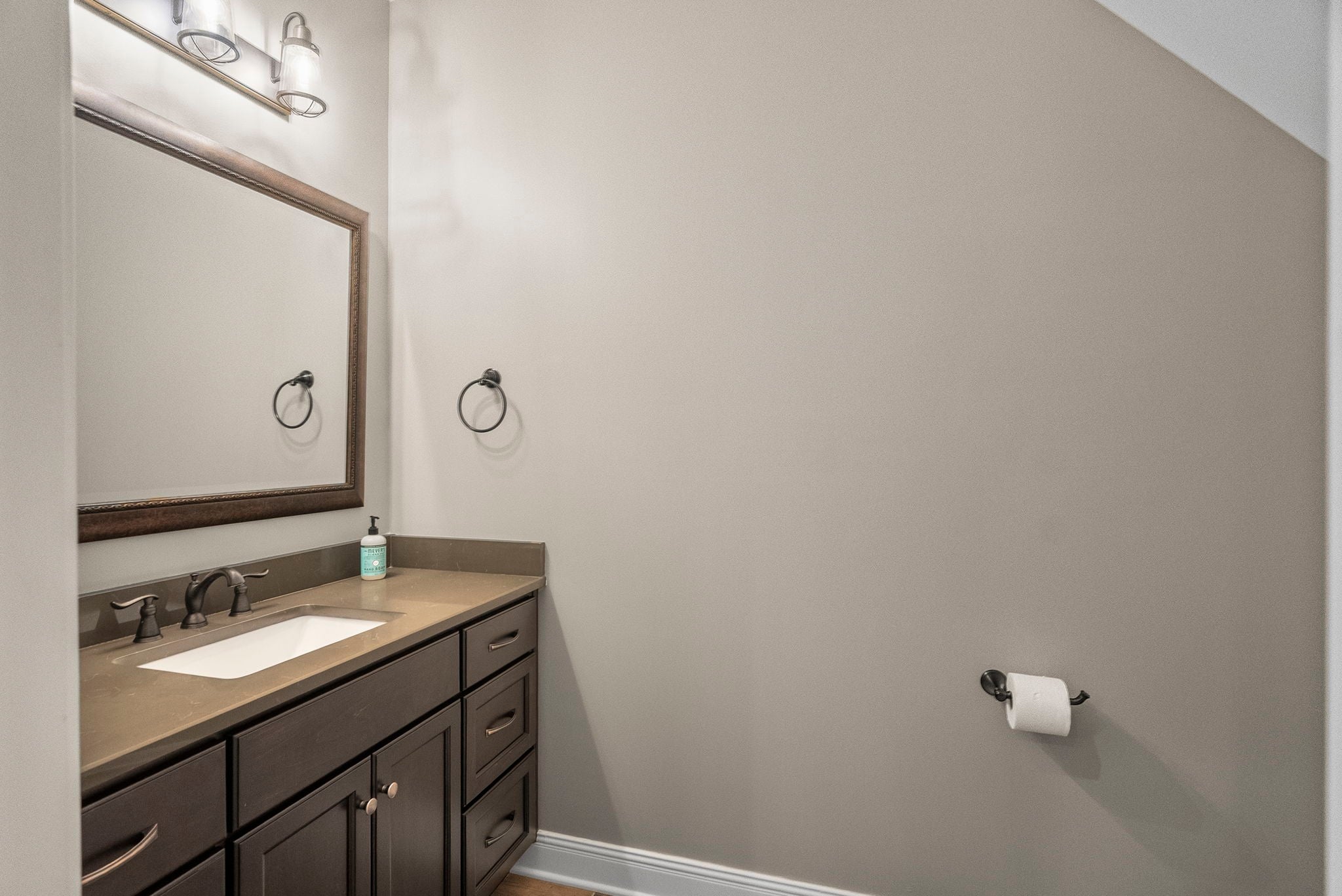 Cross Plains, Tennessee, 37049, United States, 5 Bedrooms Bedrooms, ,6 BathroomsBathrooms,Residential,Active,1919379