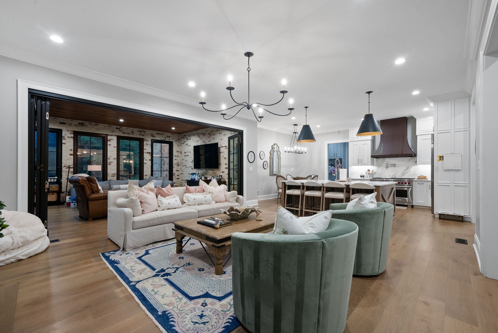 Clarksville, Tennessee, 37043, United States, 7 Bedrooms Bedrooms, ,4 BathroomsBathrooms,Residential,Active,1994960