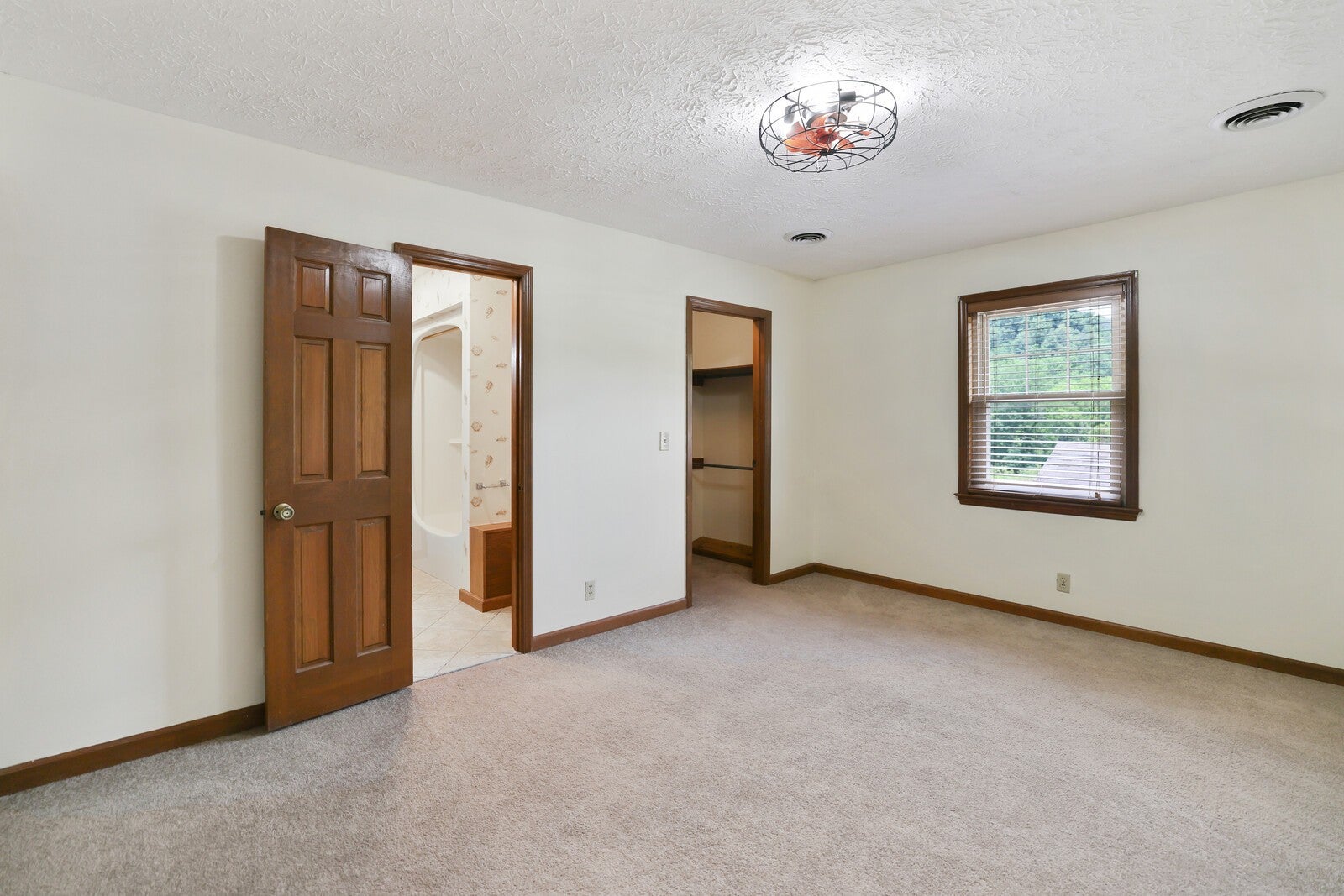 Goodlettsville, Tennessee, 37072, United States, 4 Bedrooms Bedrooms, ,4 BathroomsBathrooms,Residential,Active,1853351