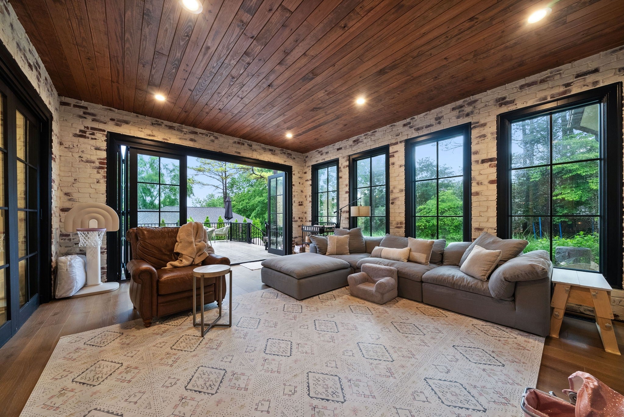 Clarksville, Tennessee, 37043, United States, 7 Bedrooms Bedrooms, ,4 BathroomsBathrooms,Residential,Active,1994960