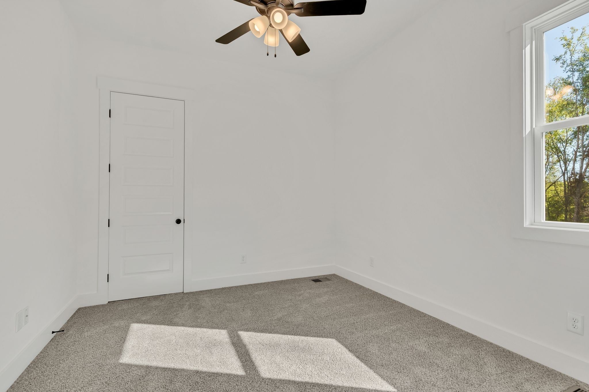 Hendersonville, Tennessee, 37075, United States, 4 Bedrooms Bedrooms, ,4 BathroomsBathrooms,Residential,Active,2011440