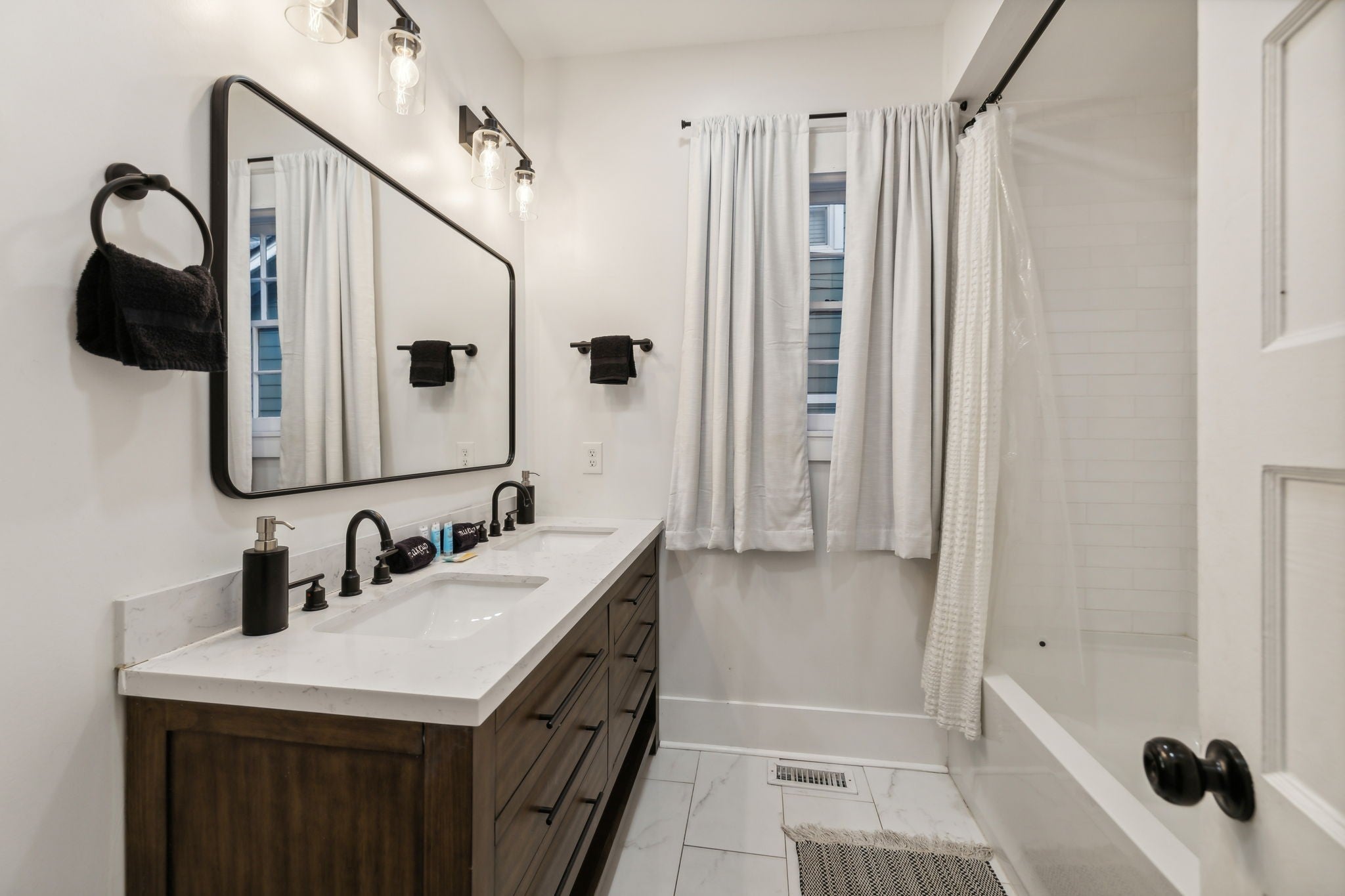 Nashville, Tennessee, 37206, United States, 3 Bedrooms Bedrooms, ,2 BathroomsBathrooms,Residential,Active,1912805