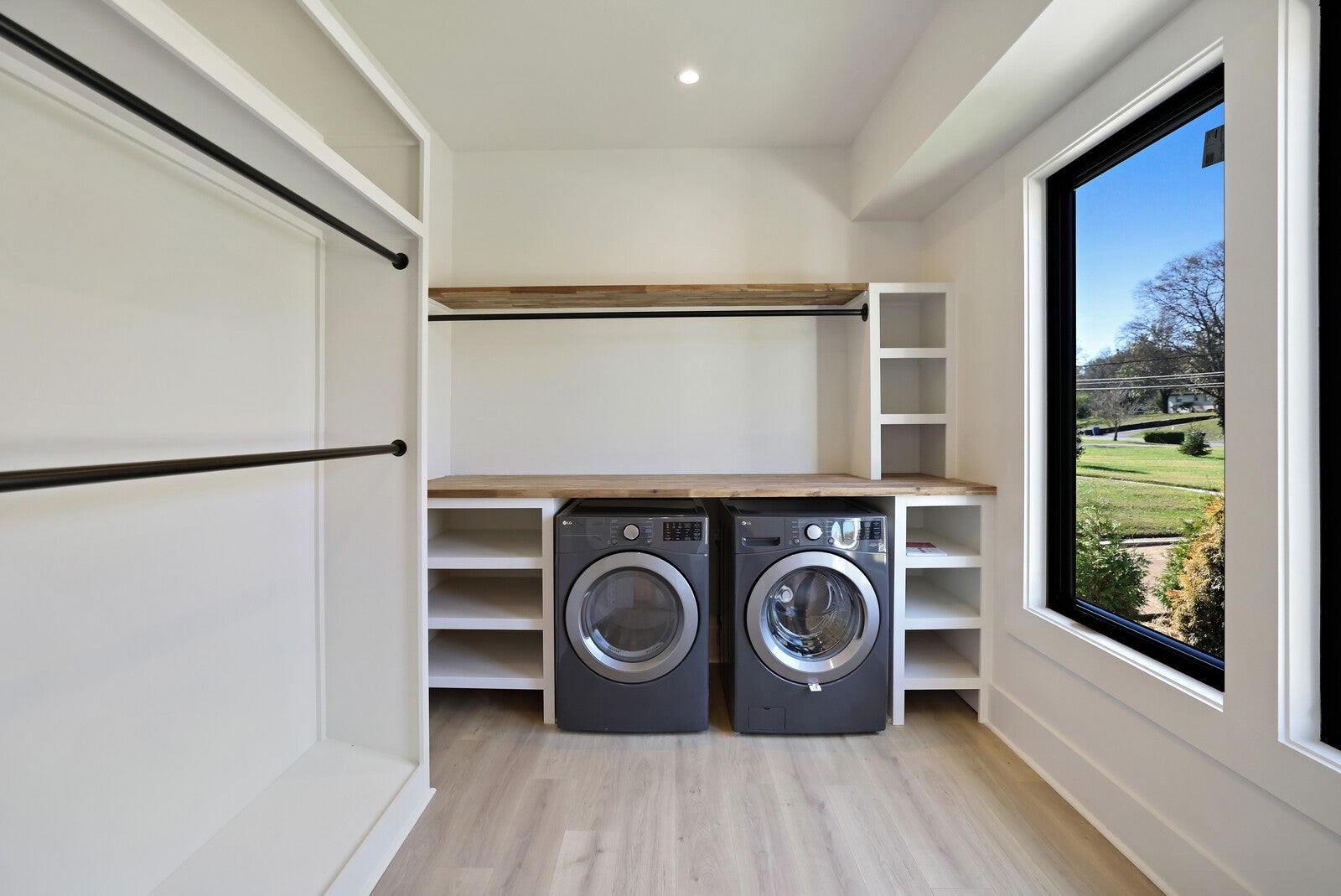 Hendersonville, Tennessee, 37075, United States, 5 Bedrooms Bedrooms, ,5 BathroomsBathrooms,Residential,Active,1988446