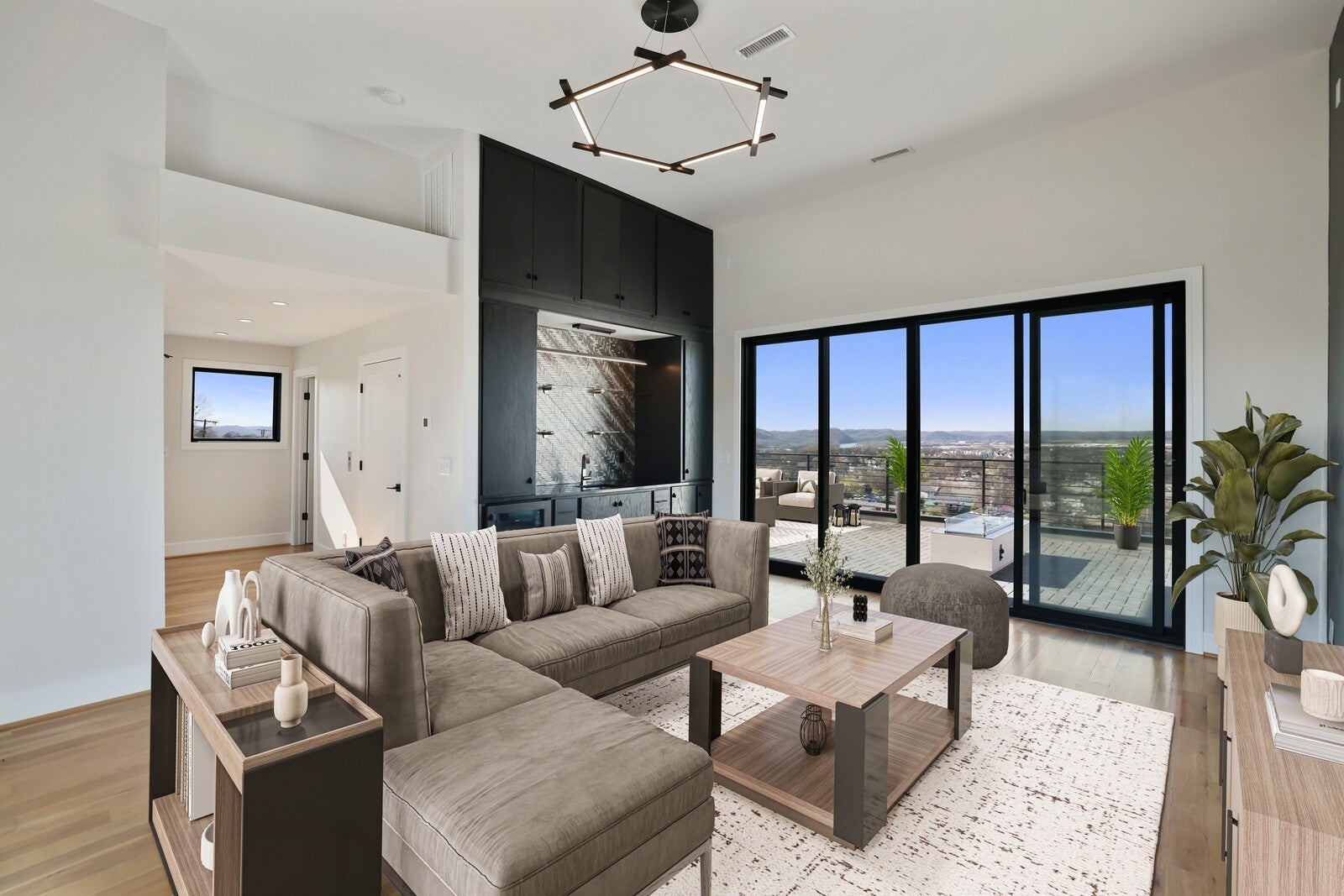 Nashville, Tennessee, 37209, United States, 4 Bedrooms Bedrooms, ,5 BathroomsBathrooms,Residential,Active,2007005