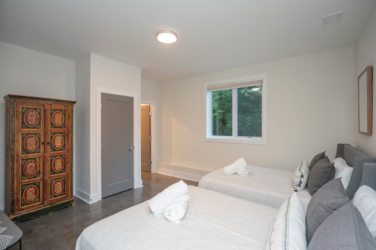 Nashville, Tennessee, 37208, United States, 7 Bedrooms Bedrooms, ,7 BathroomsBathrooms,Residential,Active,1997582