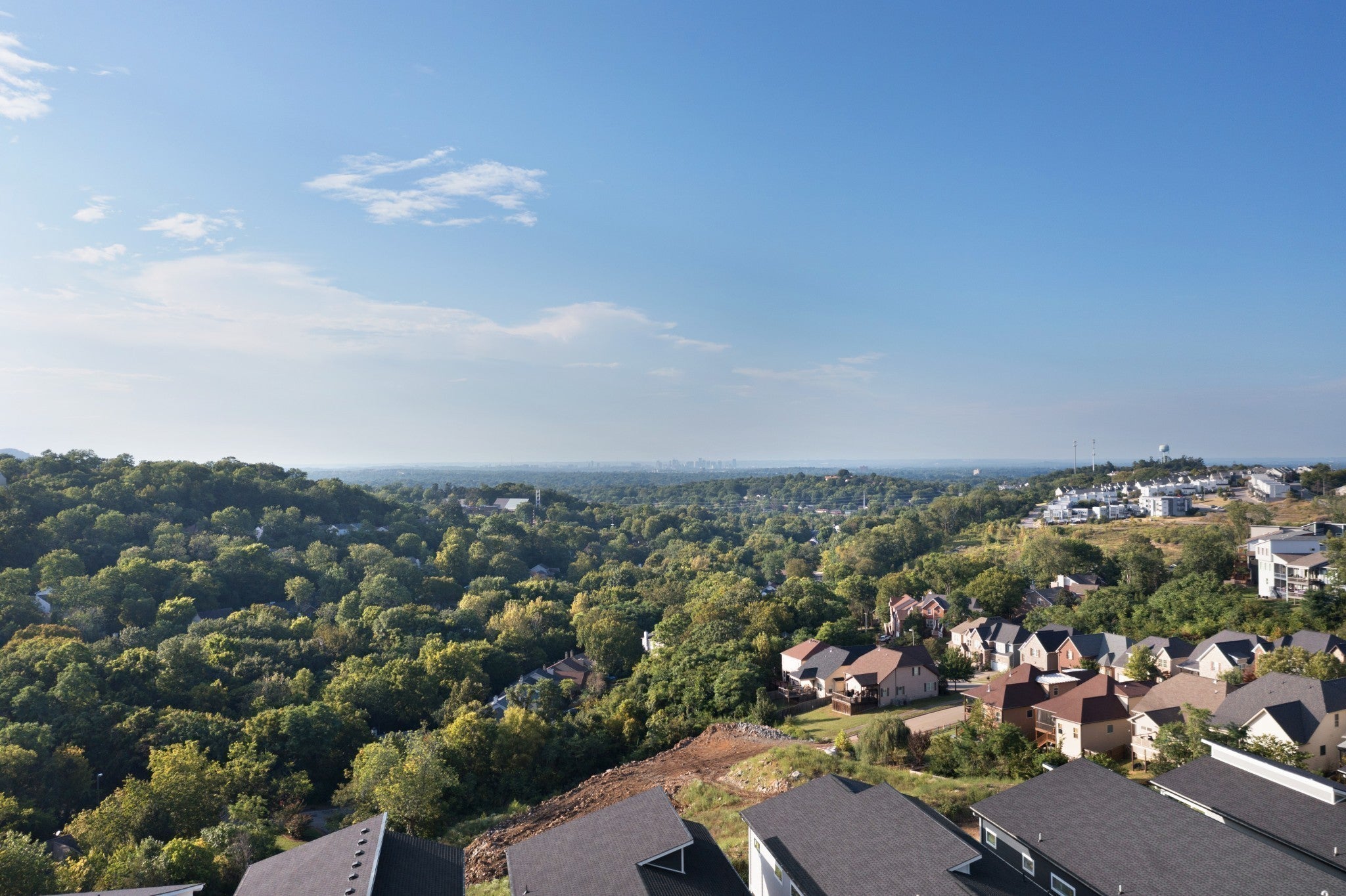 Nashville, Tennessee, 37211, United States, 4 Bedrooms Bedrooms, ,5 BathroomsBathrooms,Residential,Contingent,1871633