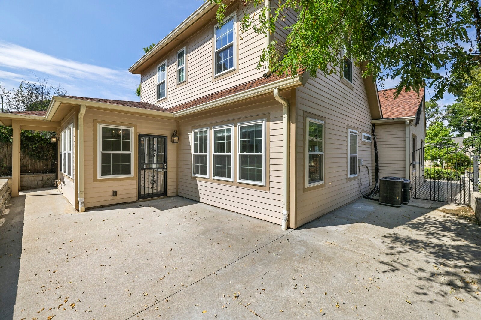 Nashville, Tennessee, 37212, United States, 4 Bedrooms Bedrooms, ,4 BathroomsBathrooms,Residential,Active,1999175