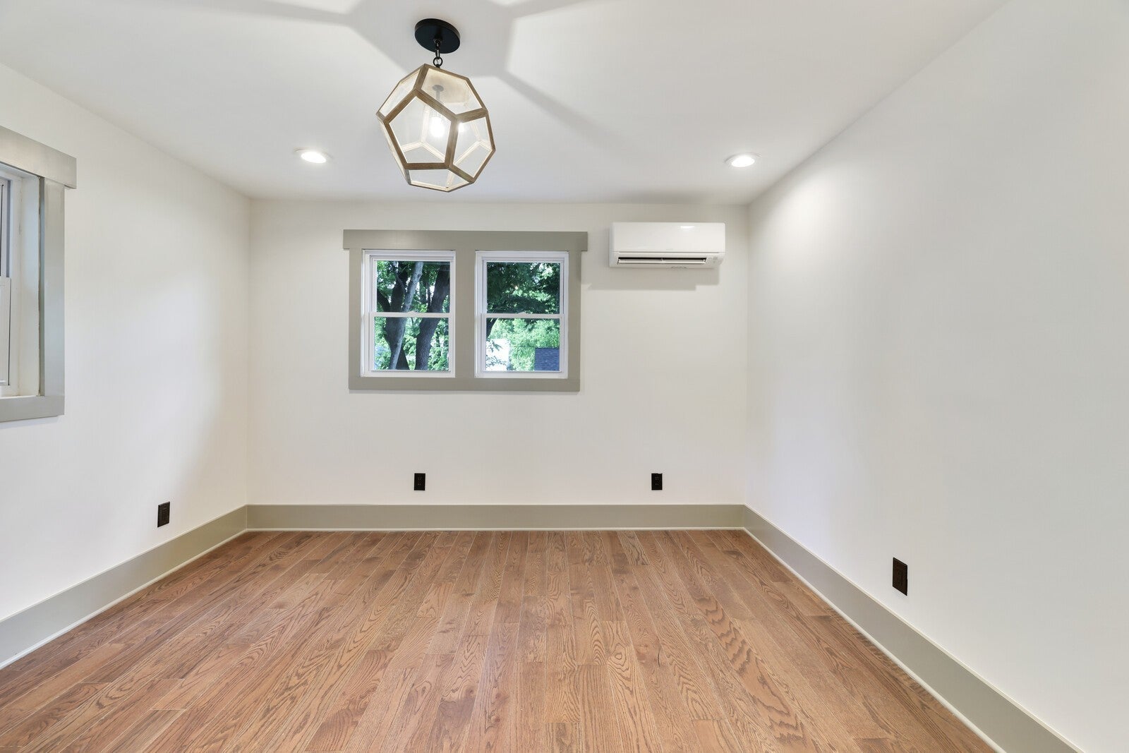 Nashville, Tennessee, 37206, United States, 4 Bedrooms Bedrooms, ,4 BathroomsBathrooms,Residential,Active,2007628