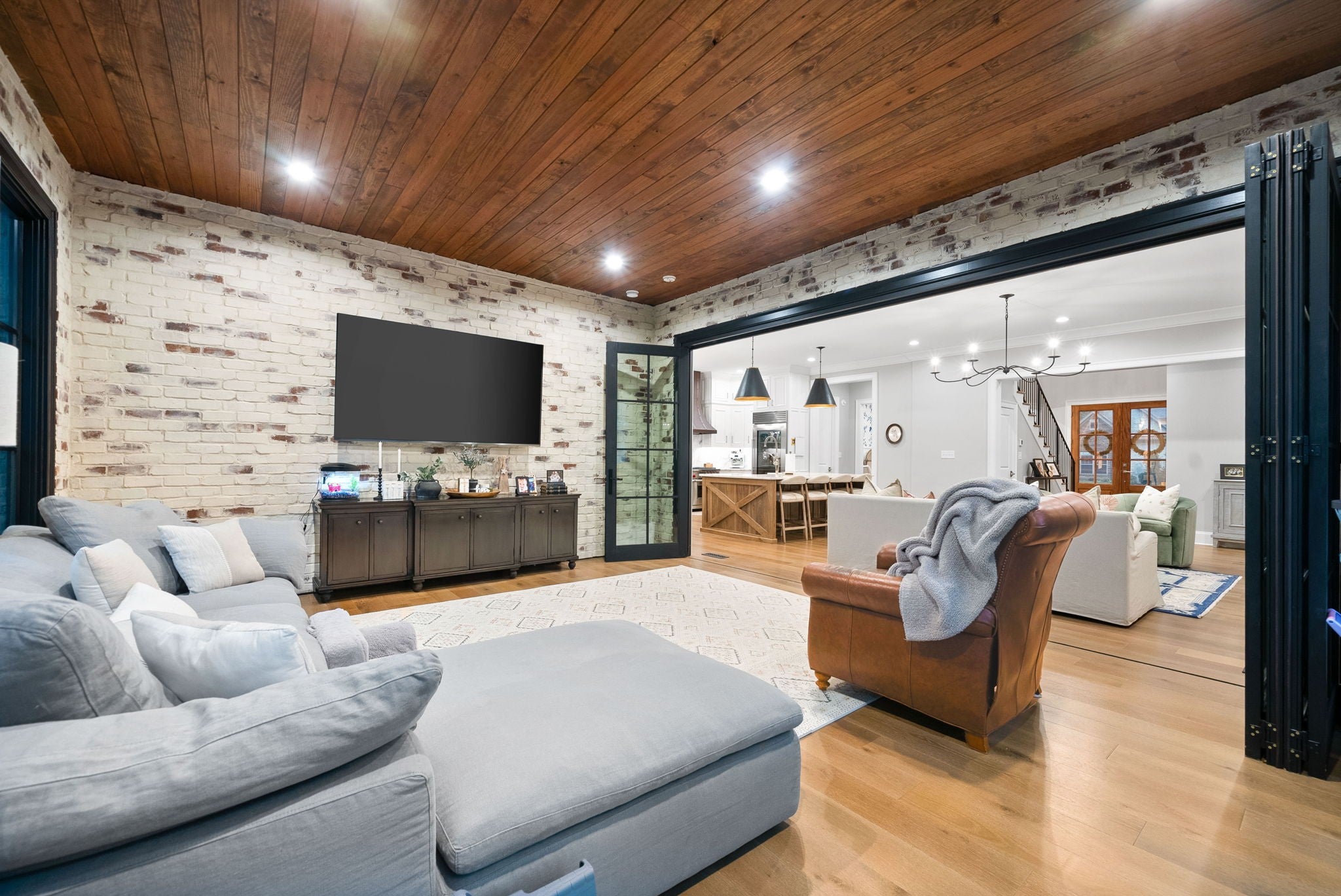 Clarksville, Tennessee, 37043, United States, 7 Bedrooms Bedrooms, ,4 BathroomsBathrooms,Residential,Active,1994960