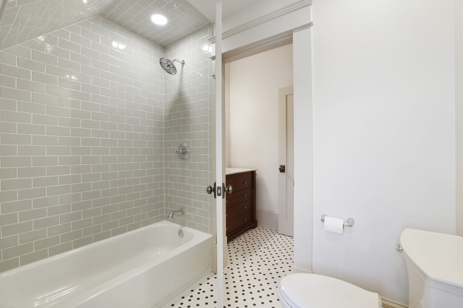 Nashville, Tennessee, 37204, United States, 4 Bedrooms Bedrooms, ,4 BathroomsBathrooms,Residential,Active,1922332