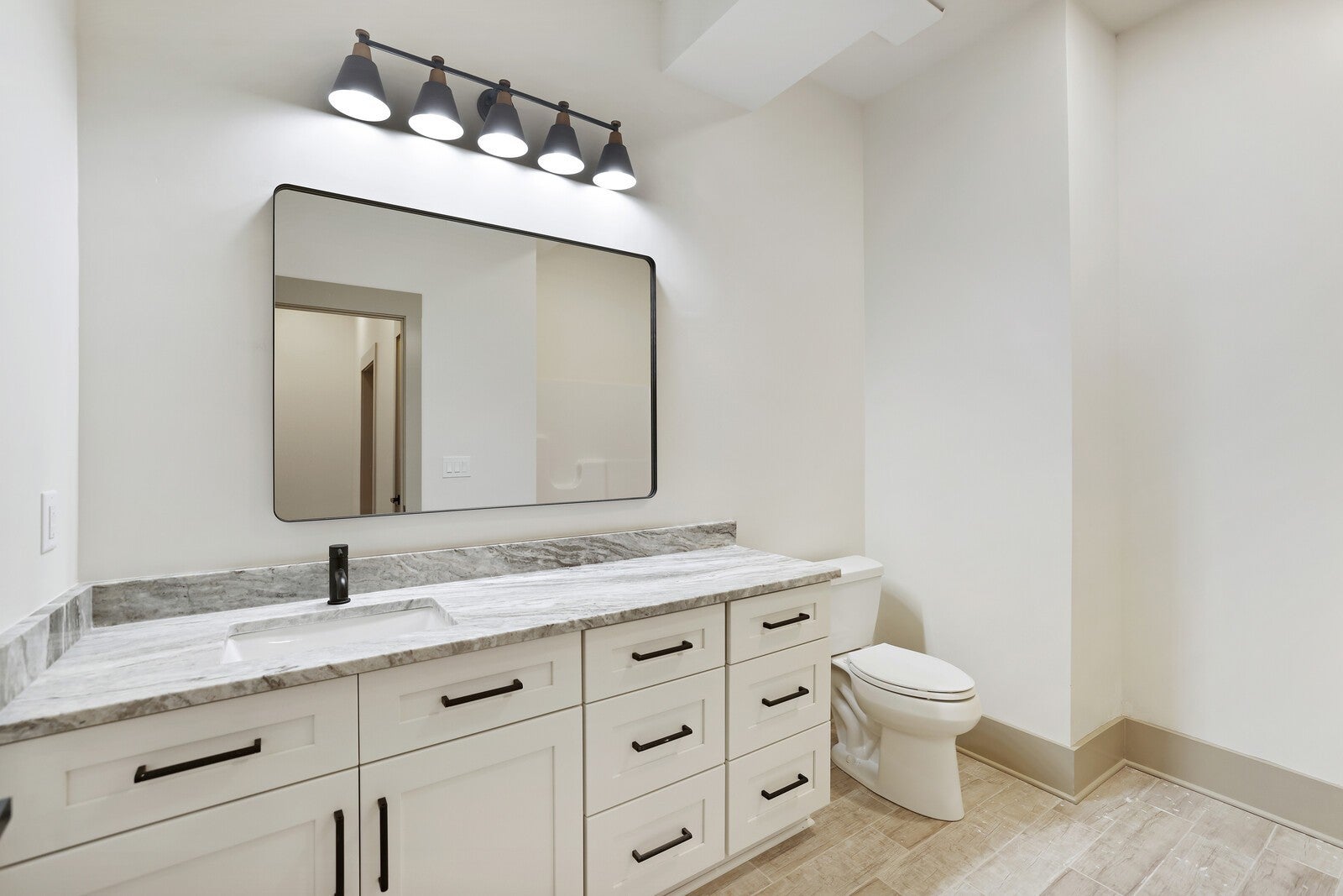 Lebanon, Tennessee, 37087, United States, 5 Bedrooms Bedrooms, ,6 BathroomsBathrooms,Residential,Active,2001060