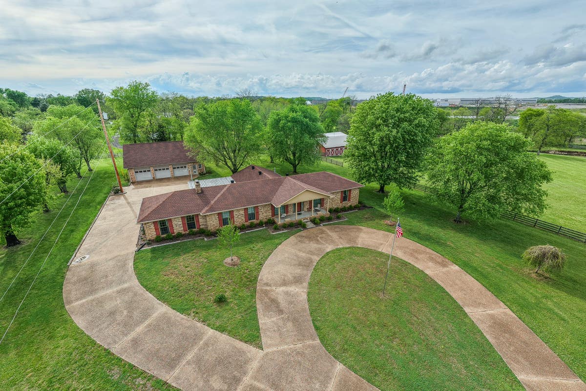 117 Brights Ln  